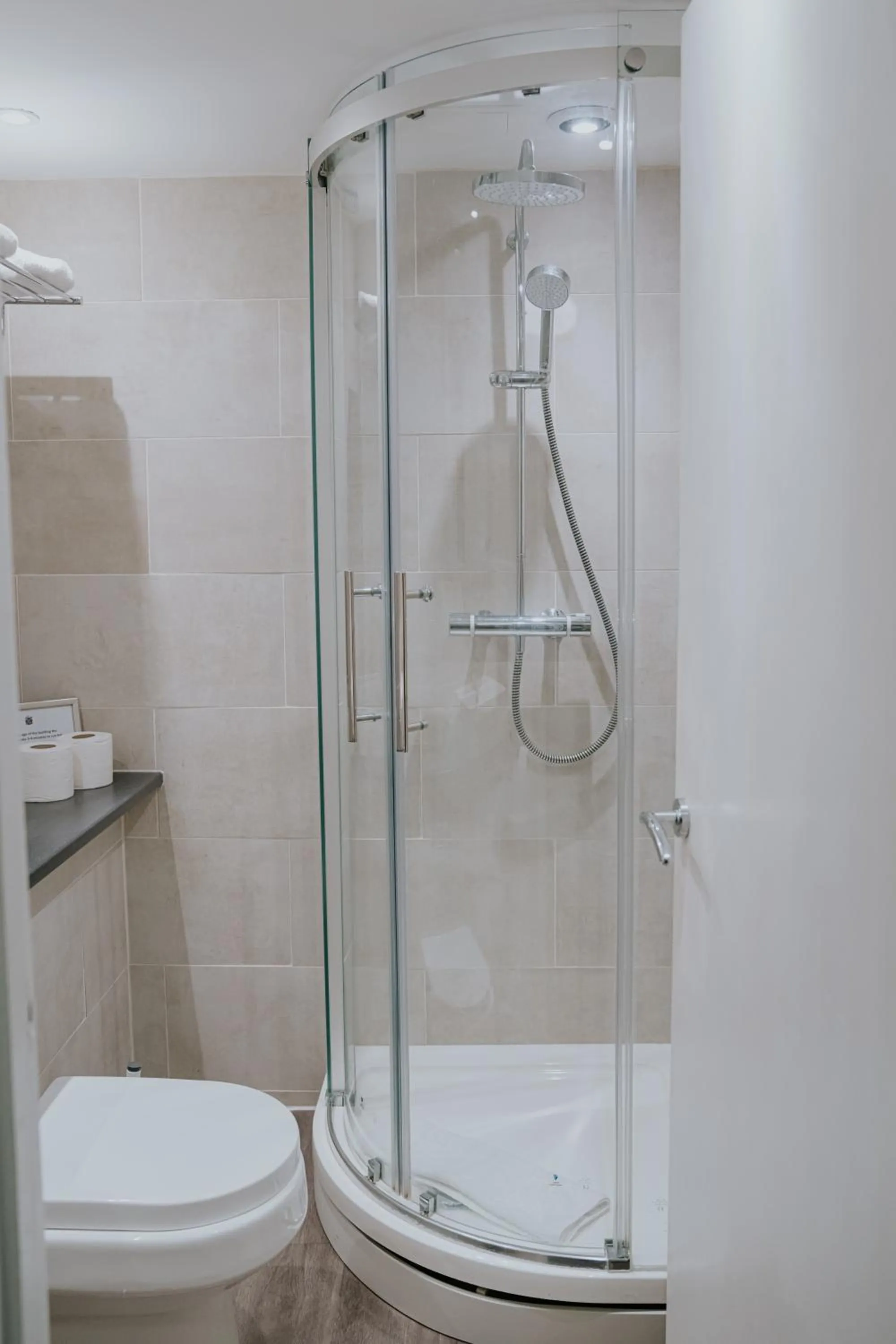 Shower in Redesdale Arms Hotel