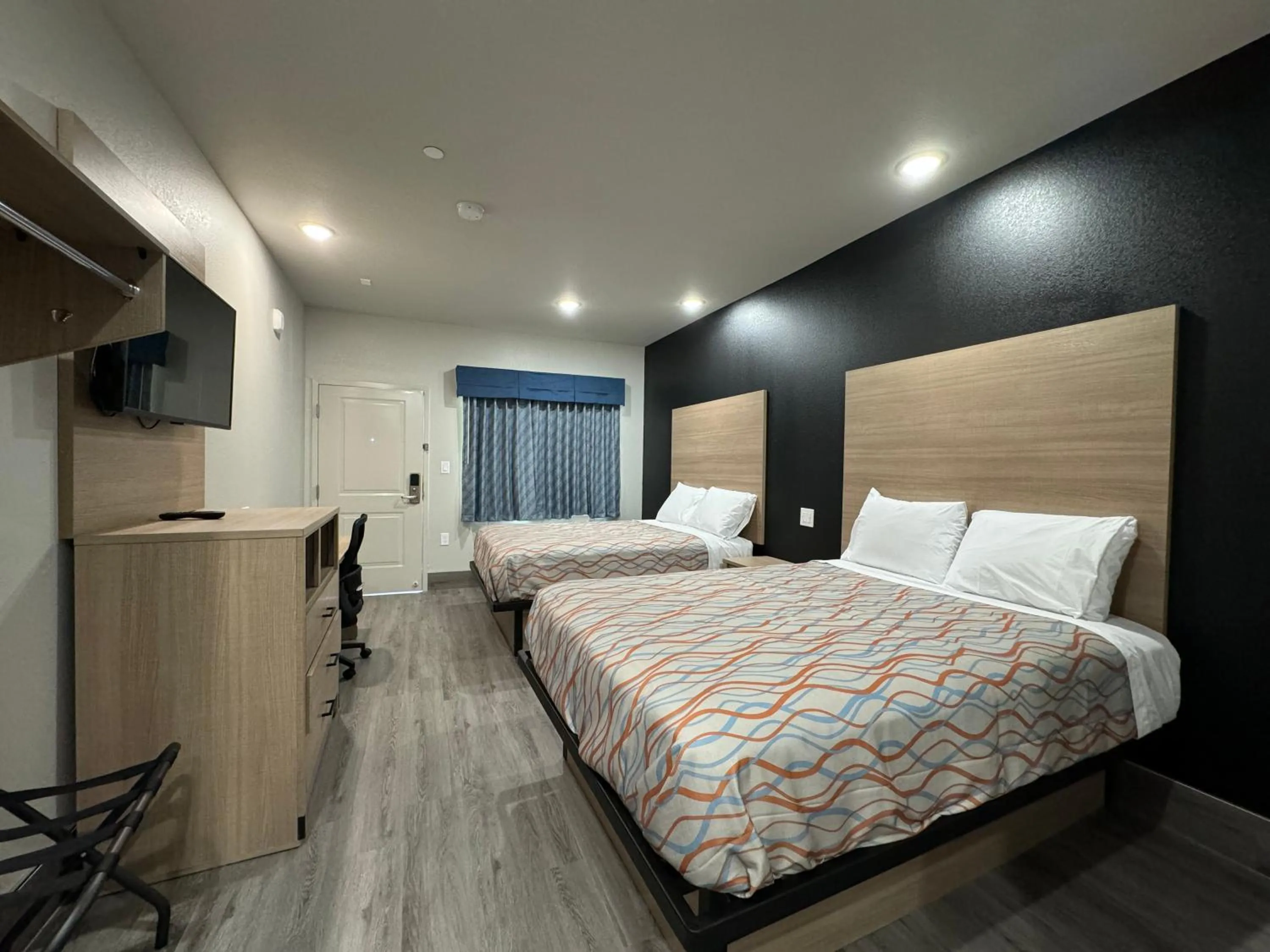 Bed in Crystal Inn Gessner- Near Sam Houston Racepark