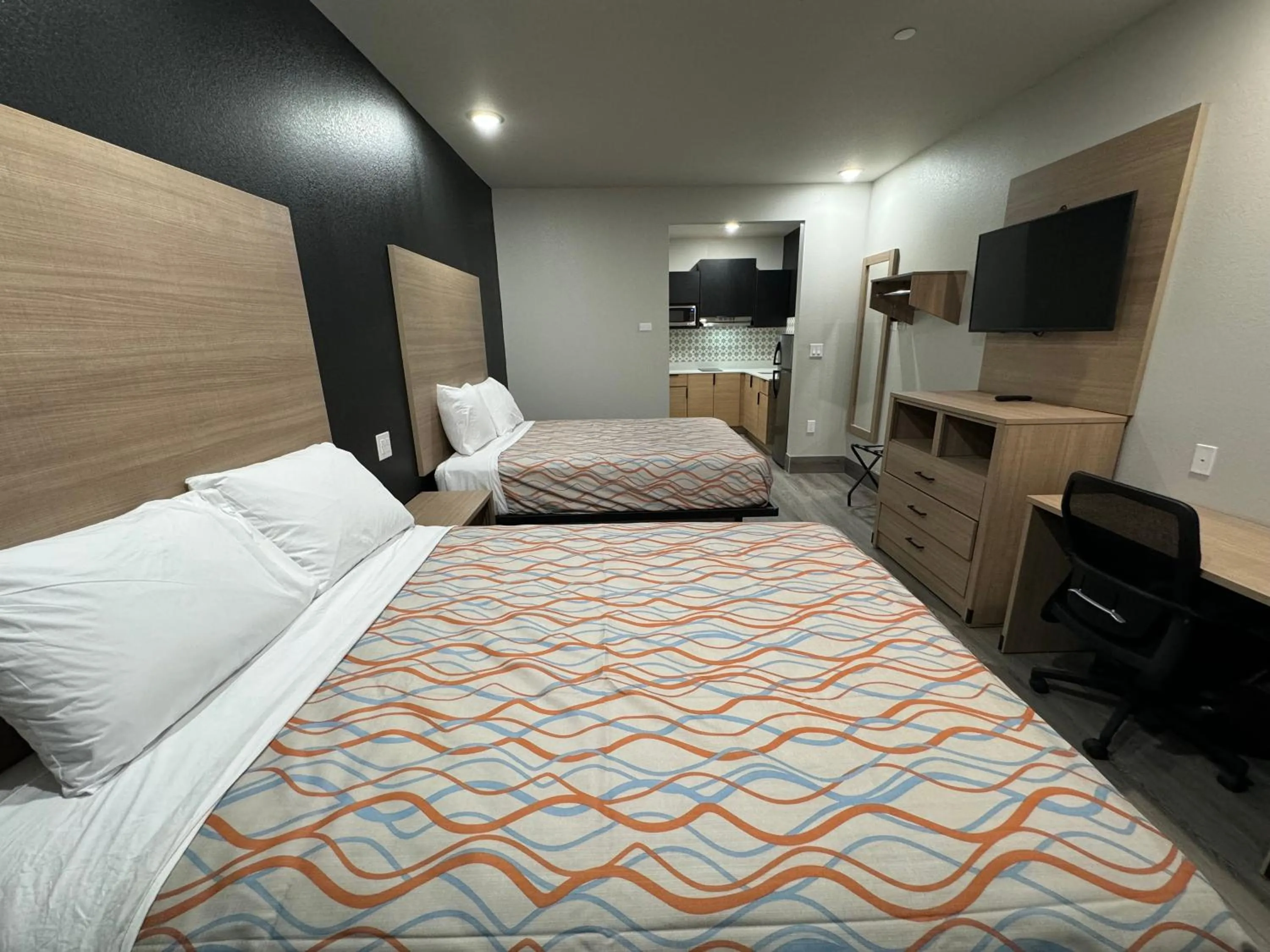 Bed in Crystal Inn Gessner- Near Sam Houston Racepark