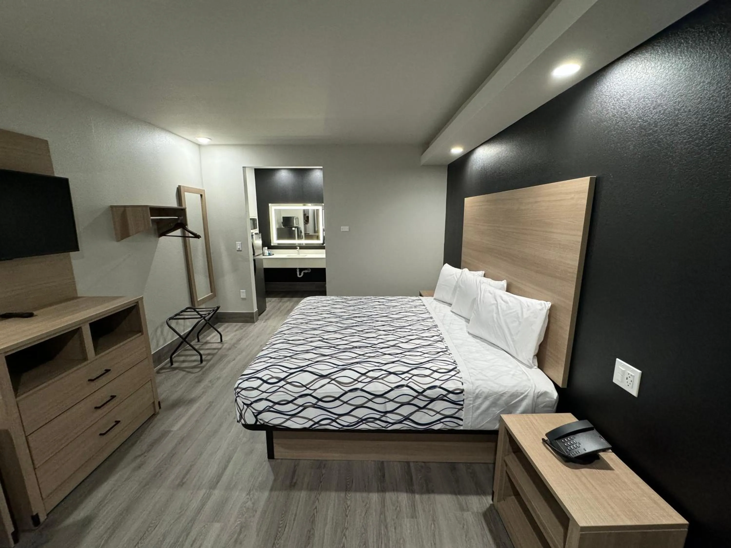 Bed in Crystal Inn Gessner- Near Sam Houston Racepark