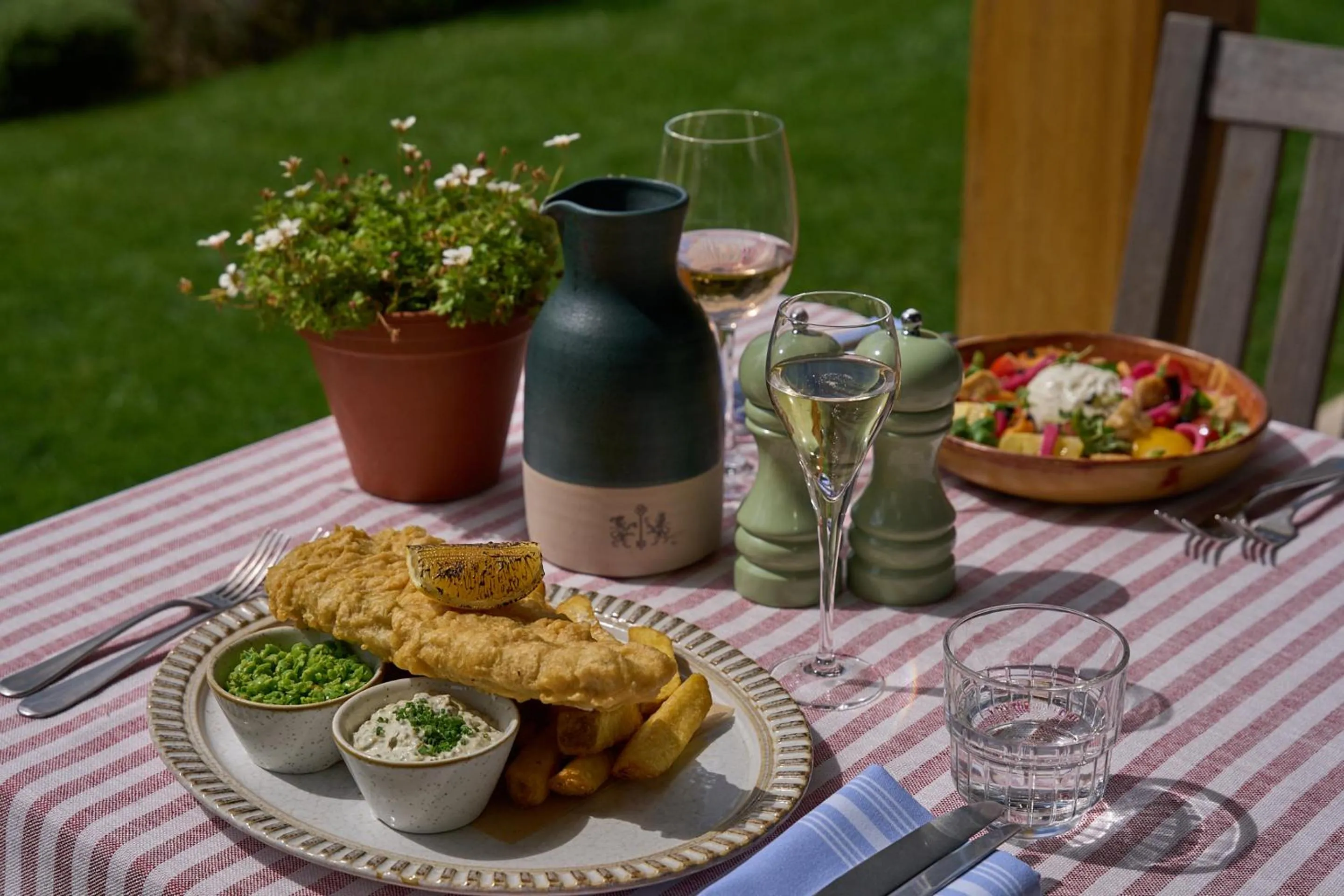 Food and drinks in The Retreat, Elcot Park