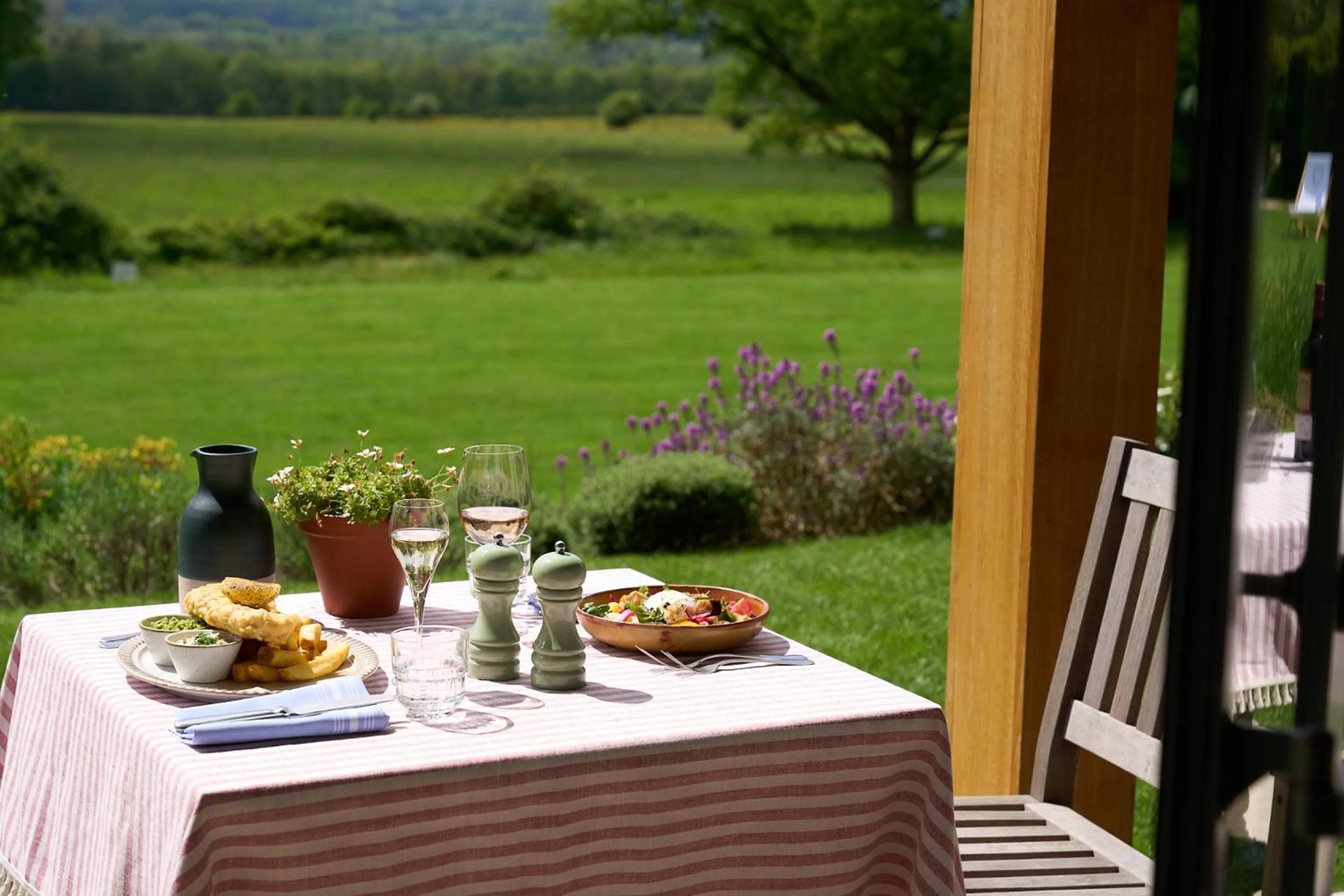 Restaurant/places to eat in The Retreat, Elcot Park