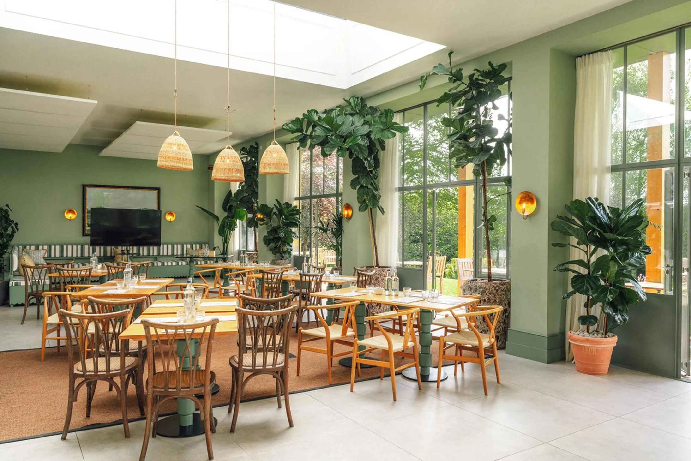 Restaurant/places to eat in The Retreat, Elcot Park