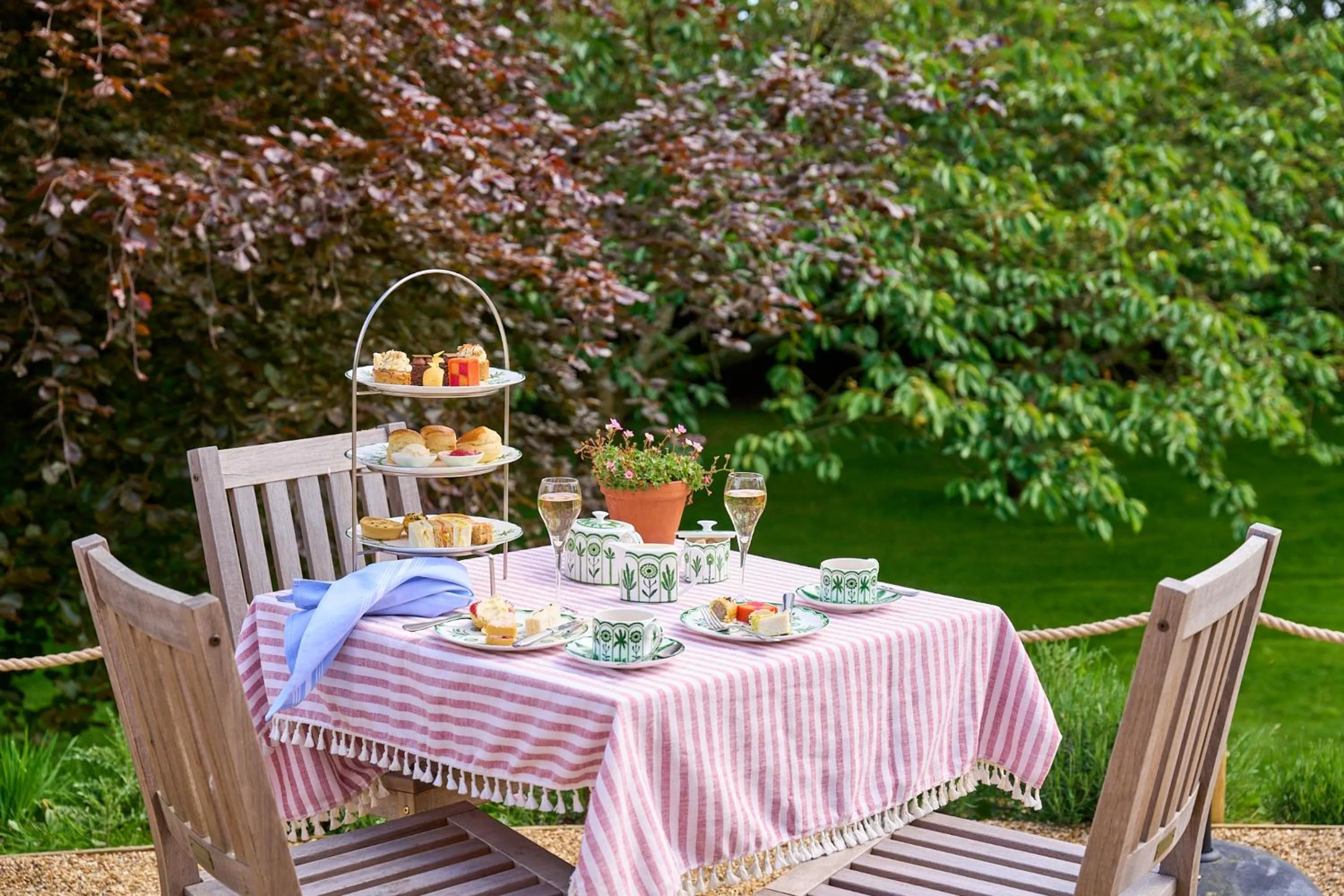 Food and drinks in The Retreat, Elcot Park