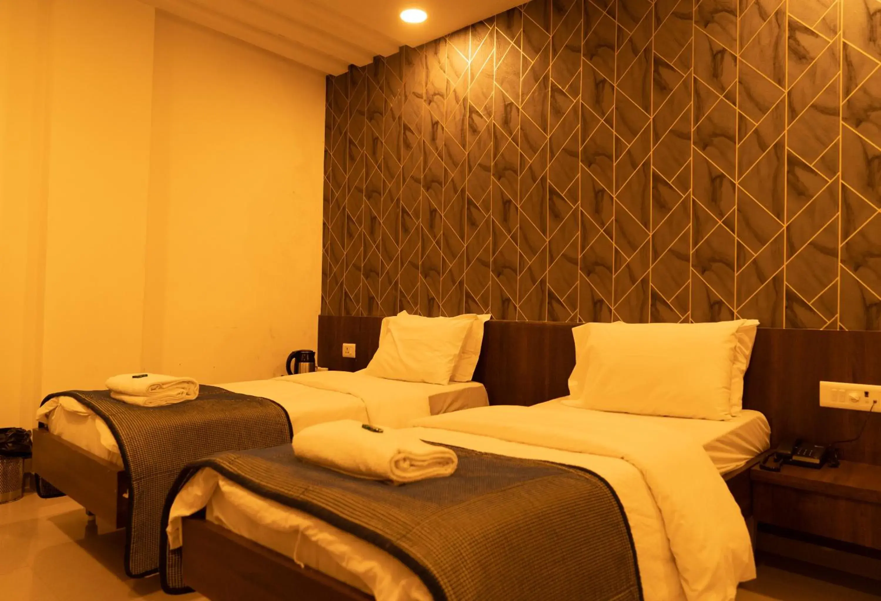 Large Twin Room in The Flamboyant Natraj Large Twin Room in The Flamboyant Natraj