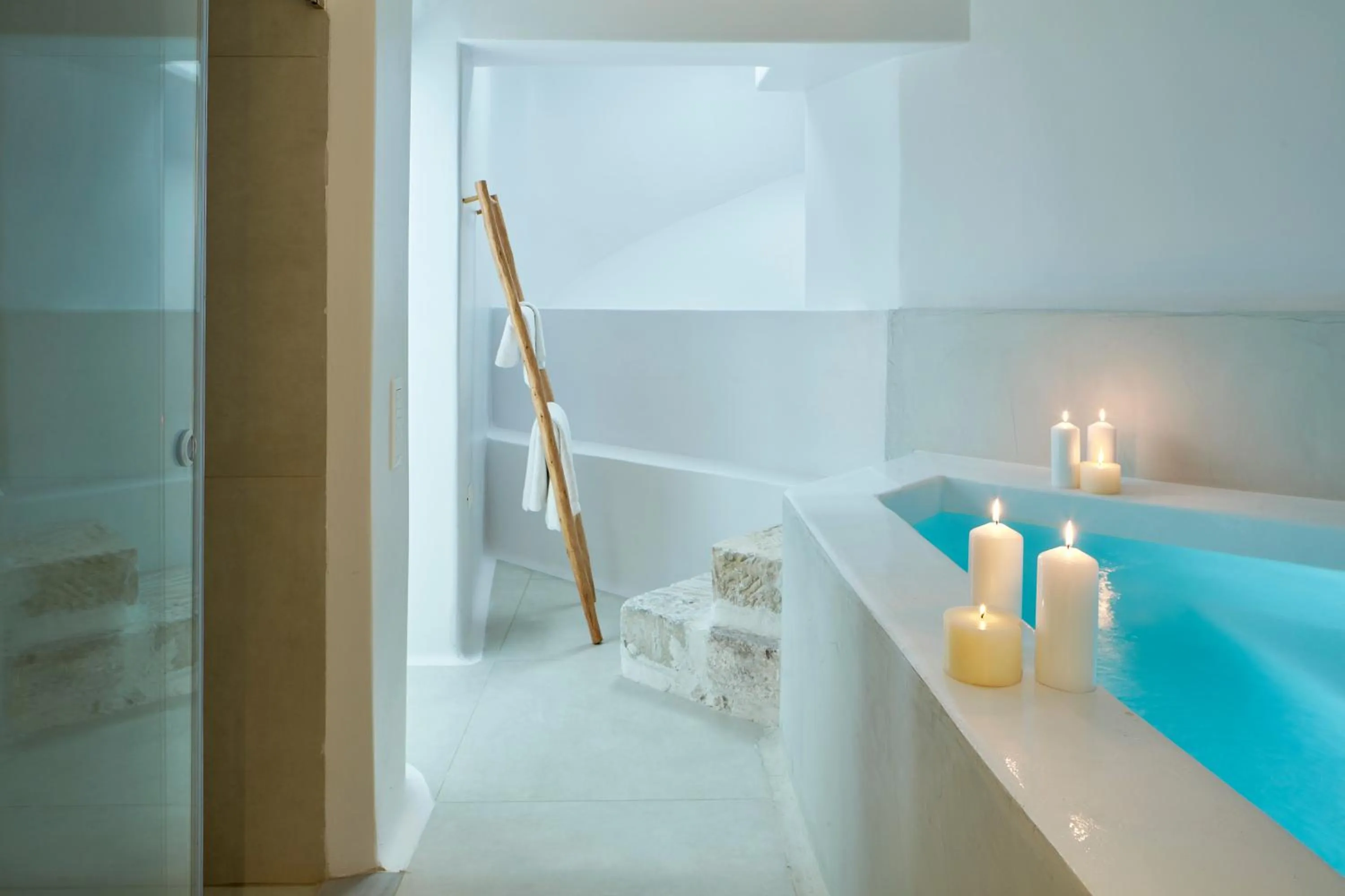 Shower in Cosmopolitan Suites - Small Luxury Hotels of the World