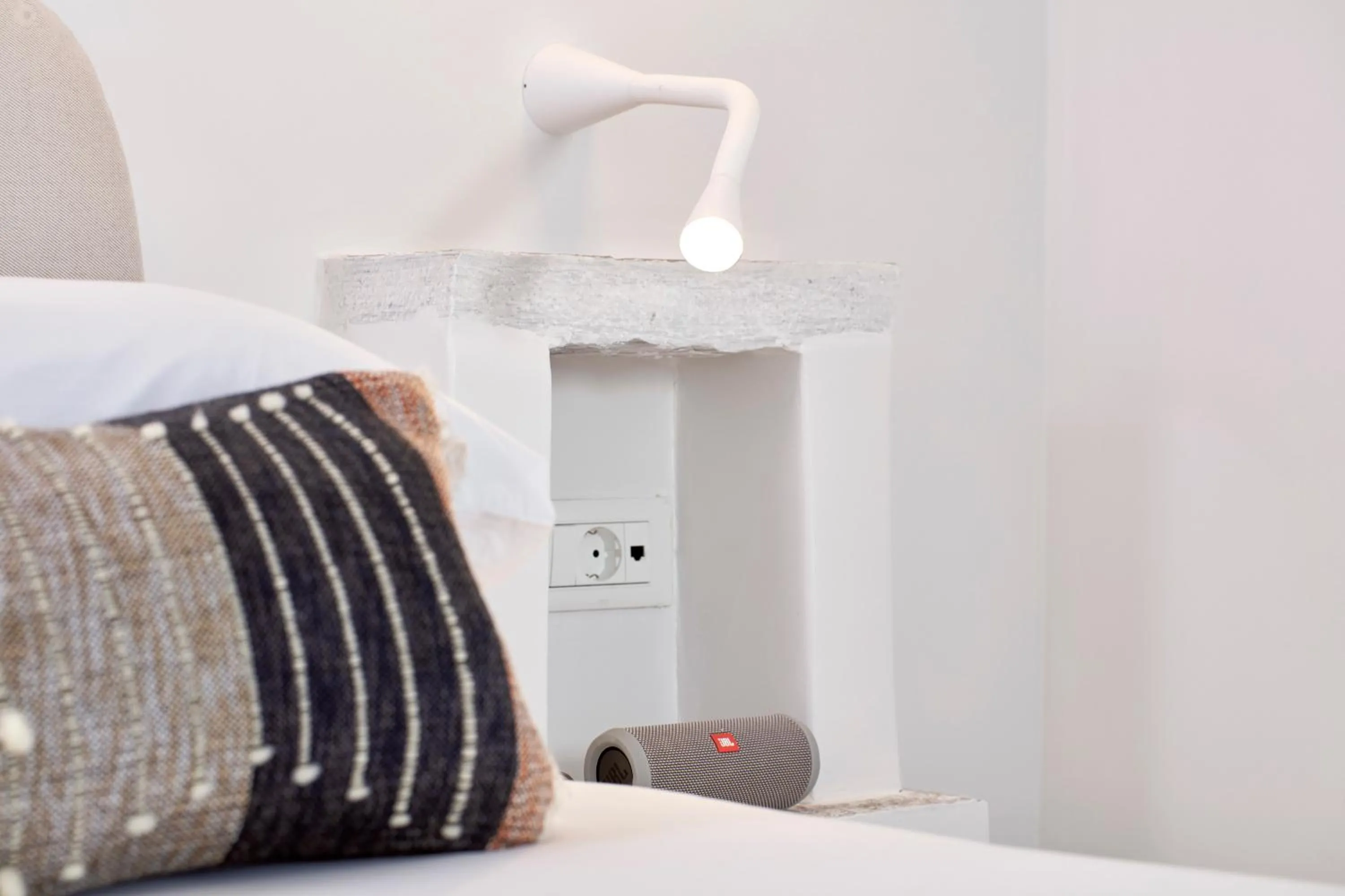 TV and multimedia, Bed in Cosmopolitan Suites - Small Luxury Hotels of the World