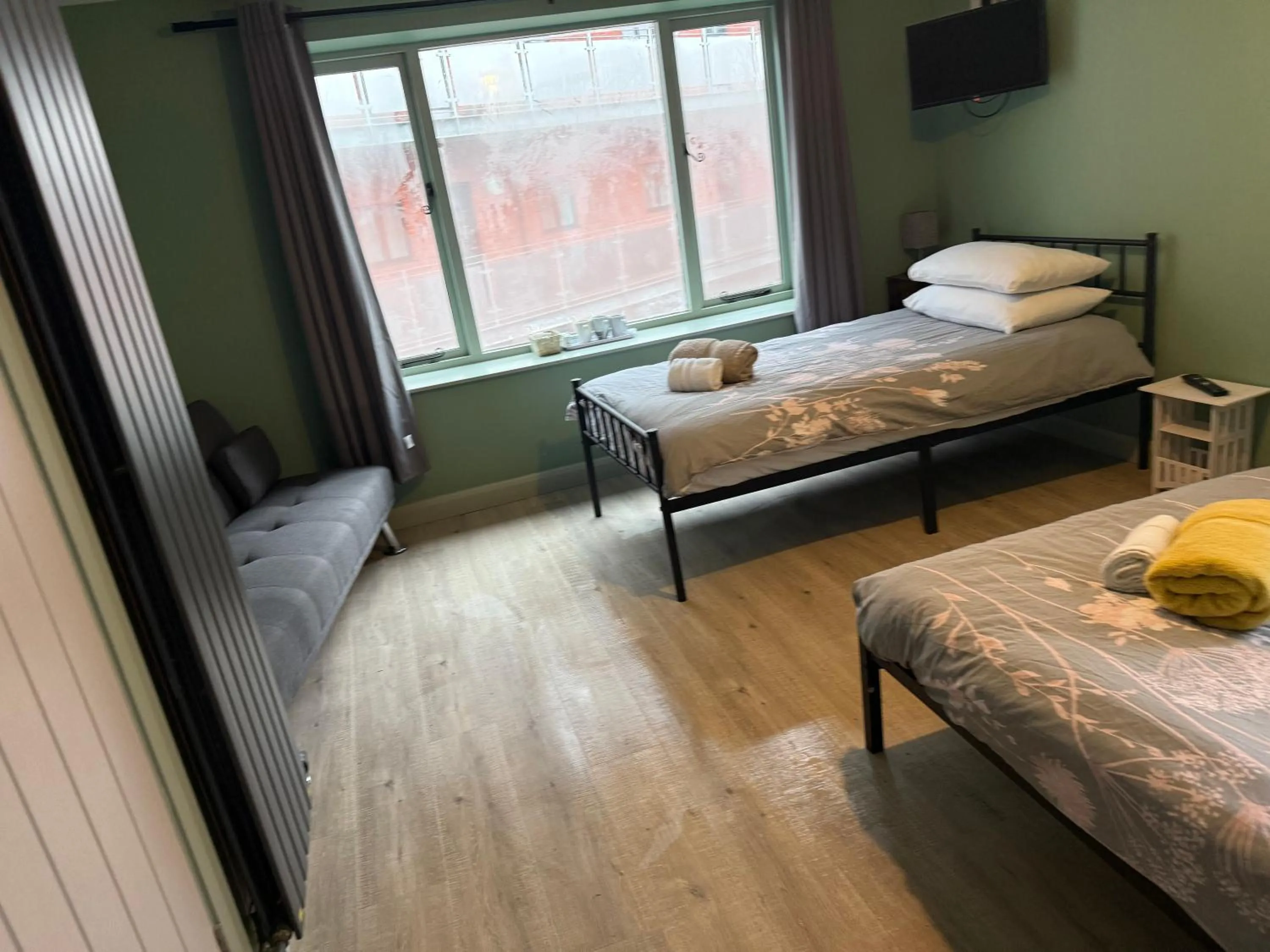 TV and multimedia, Bed in Tumbledown Hotel