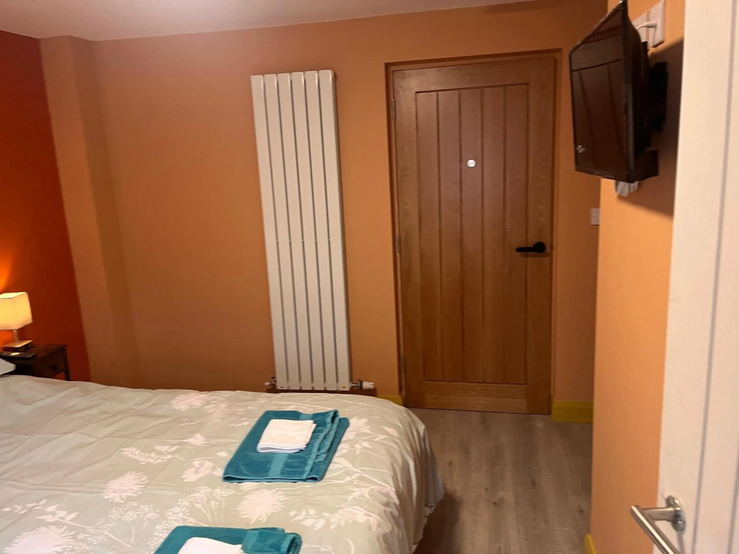 Bedroom, Bed in Tumbledown Hotel