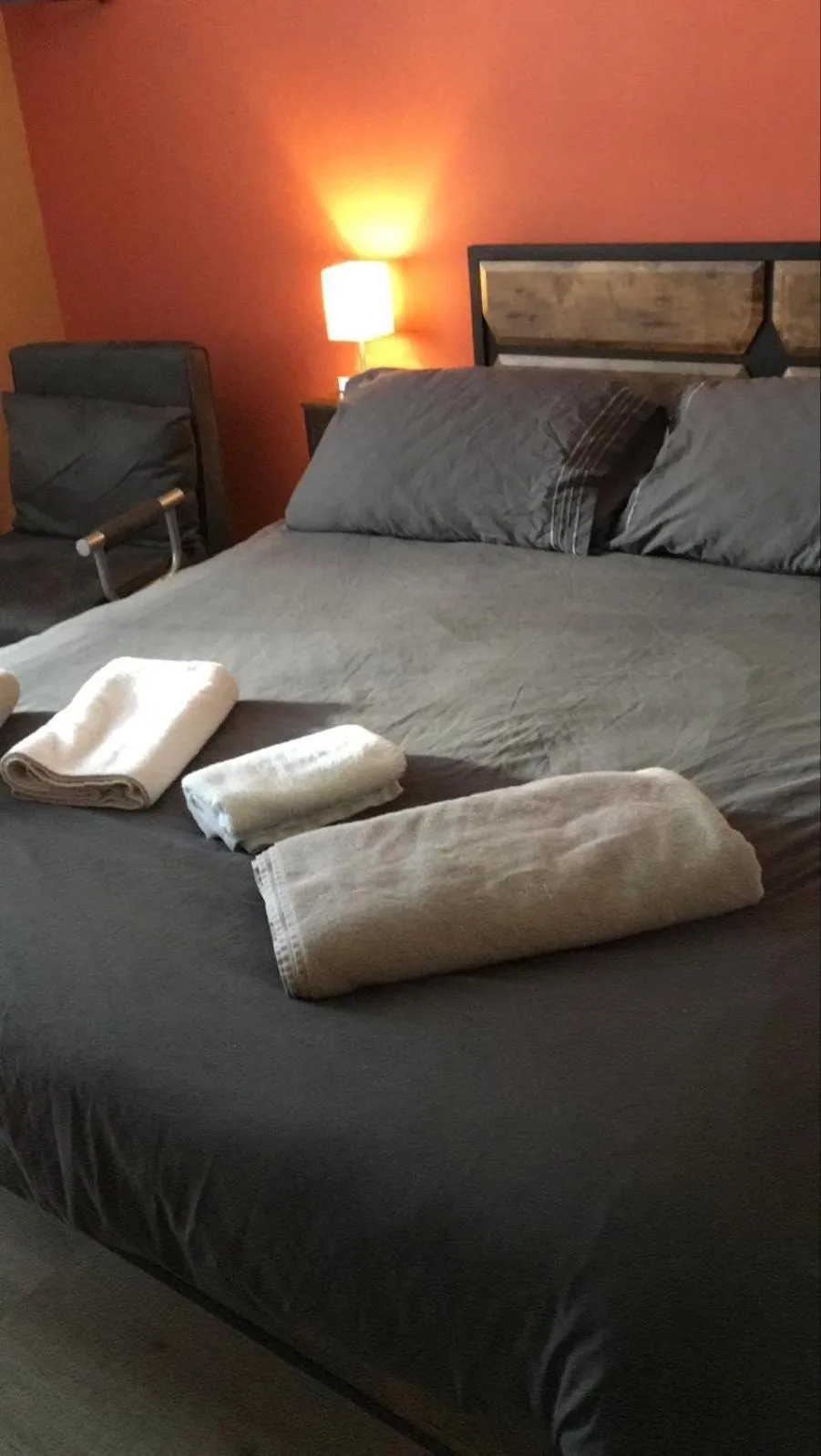 towels, Bed in Tumbledown Hotel
