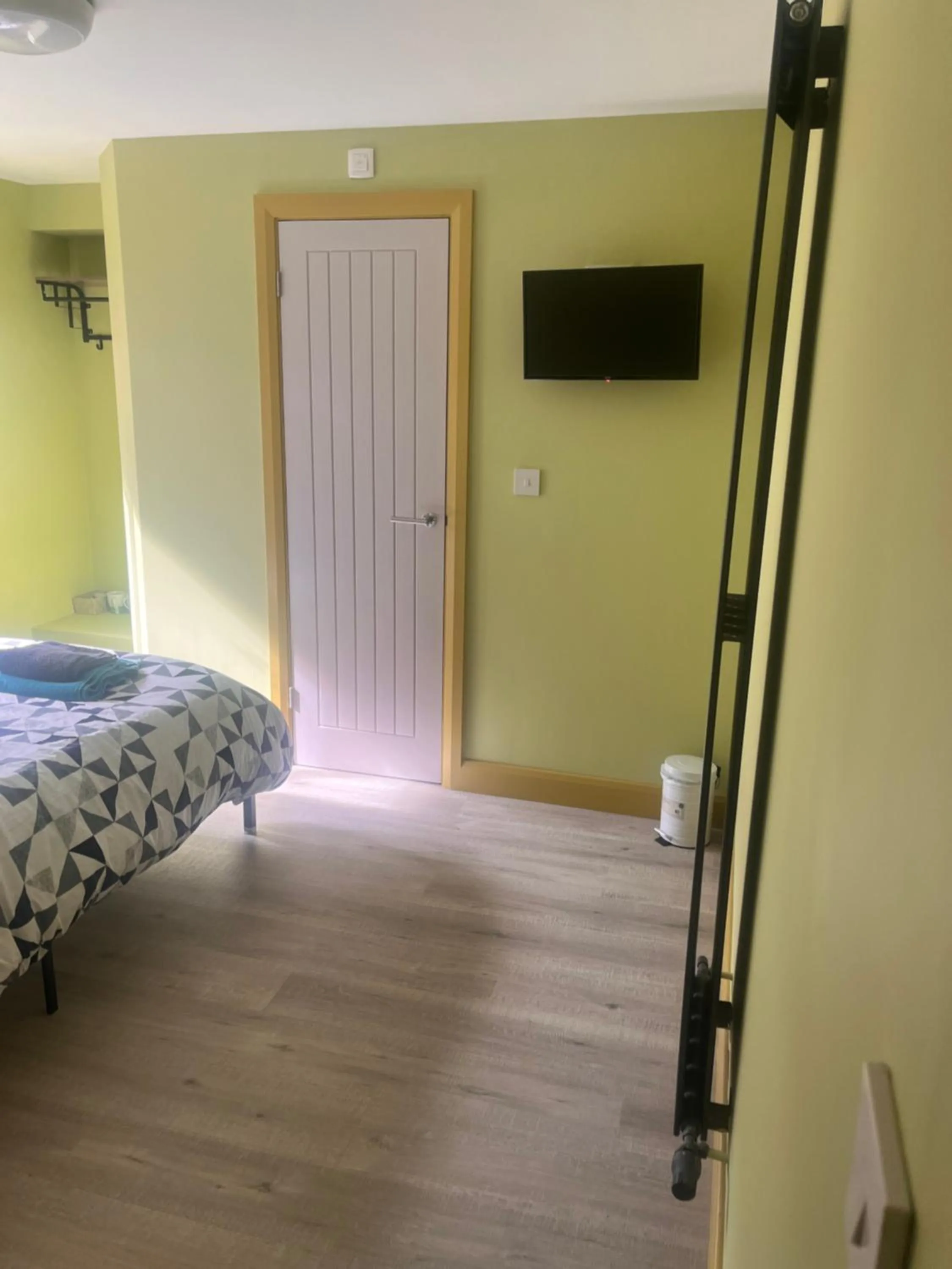 TV and multimedia, Bed in Tumbledown Hotel