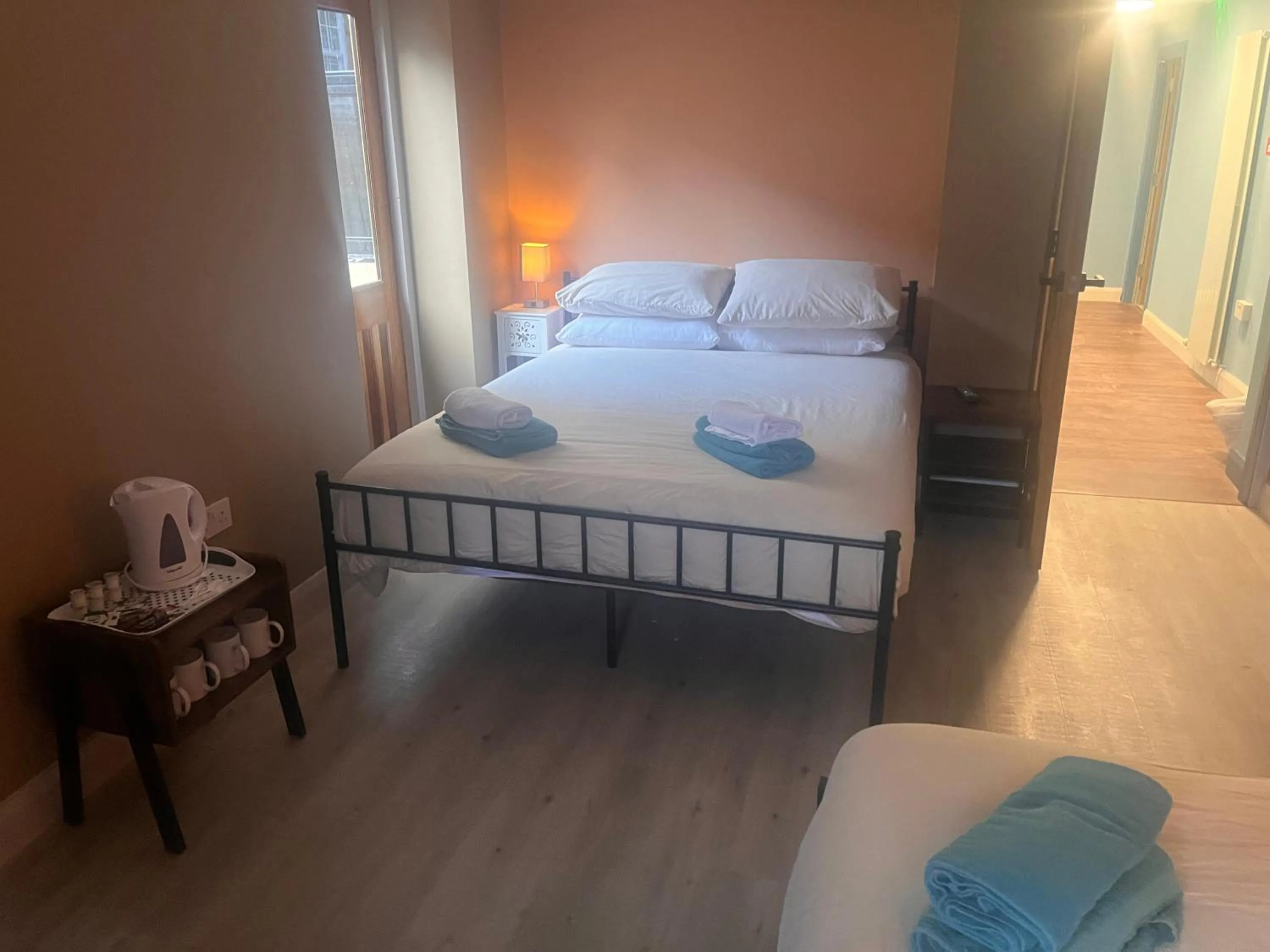 Coffee/tea facilities, Bed in Tumbledown Hotel