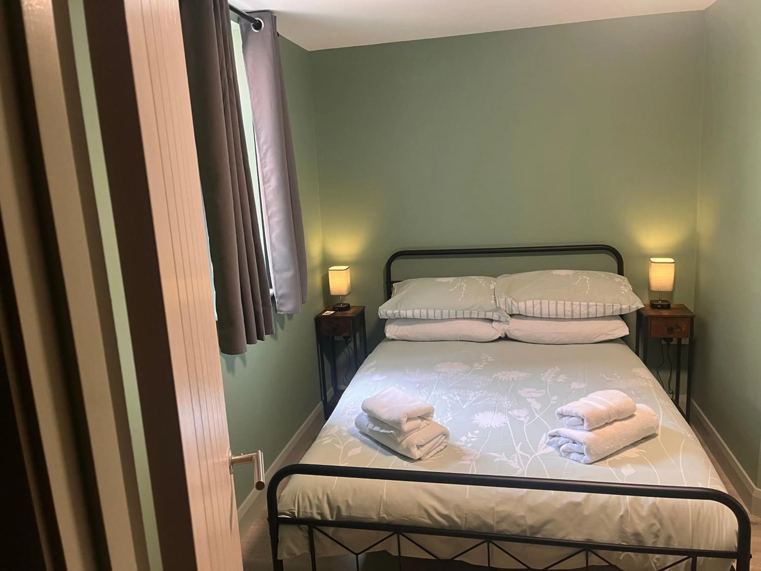 Bedroom, Bed in Tumbledown Hotel