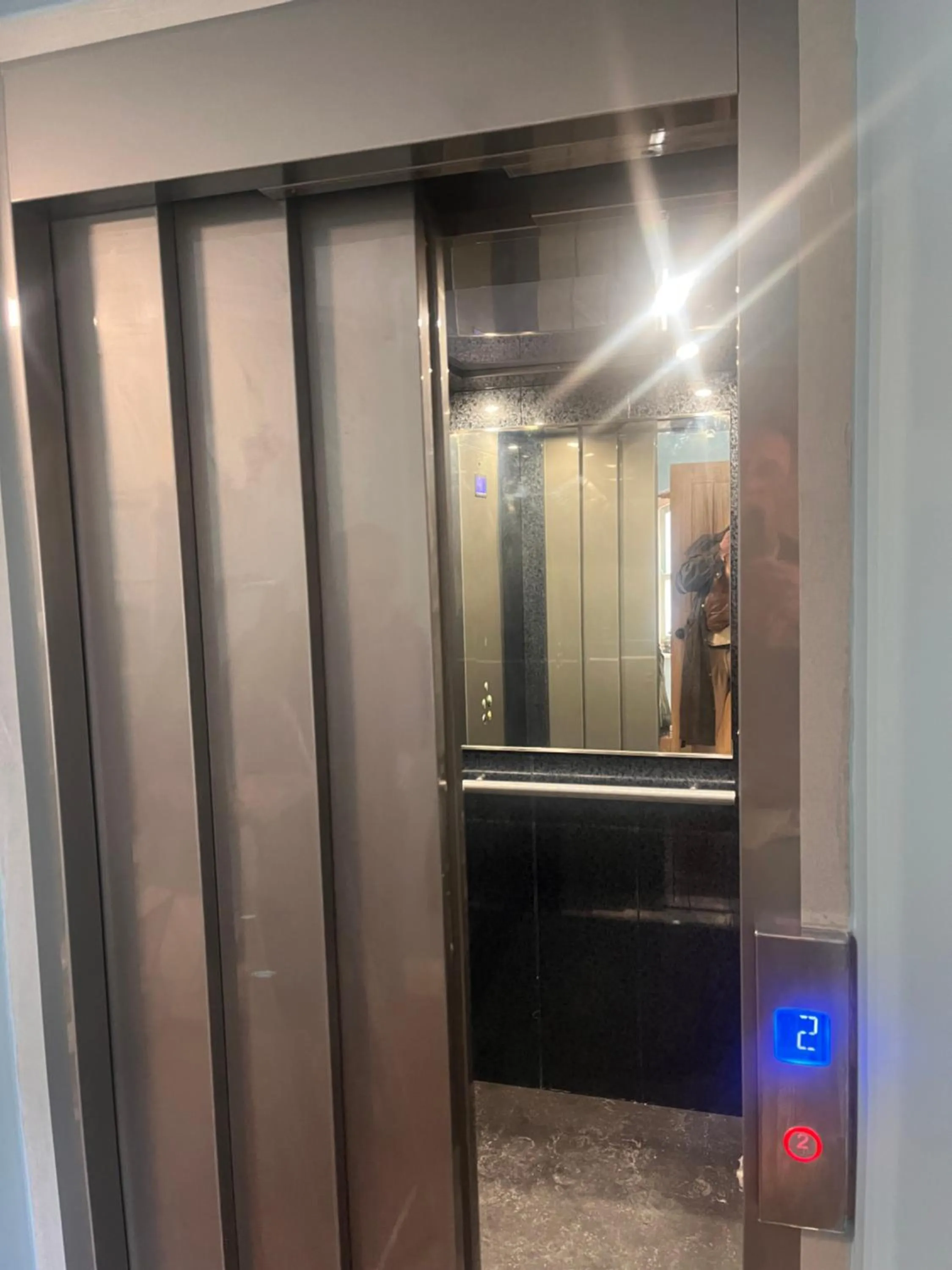 Area and facilities in Tumbledown Hotel