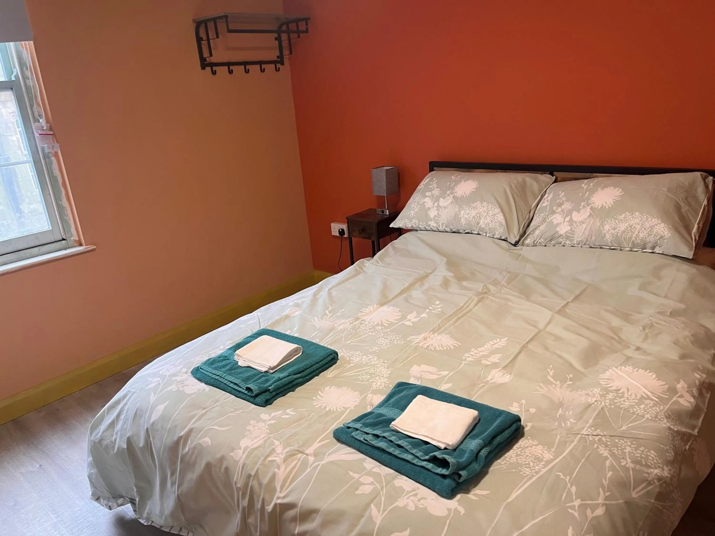 Property building, Bed in Tumbledown Hotel