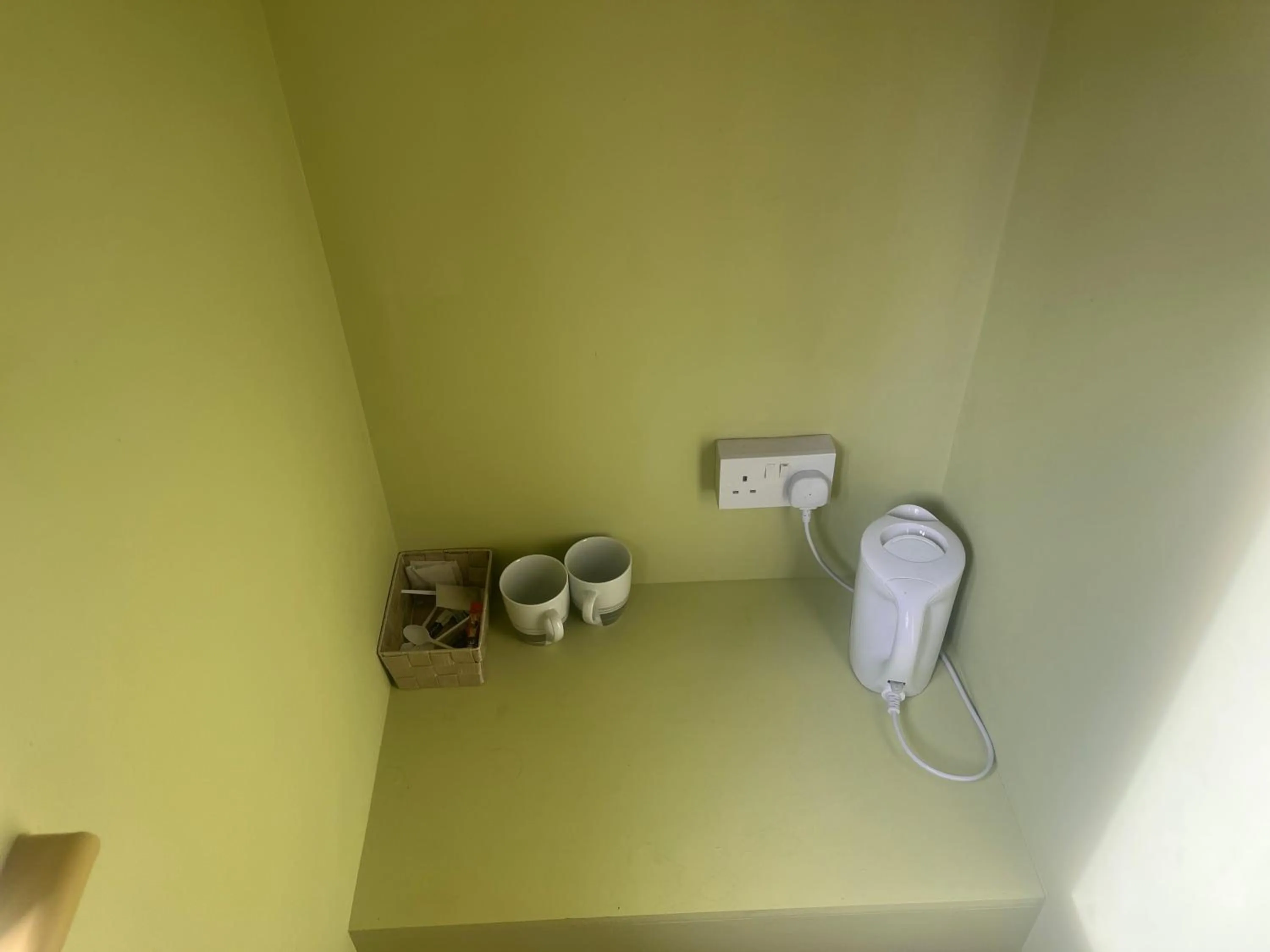 Coffee/tea facilities in Tumbledown Hotel