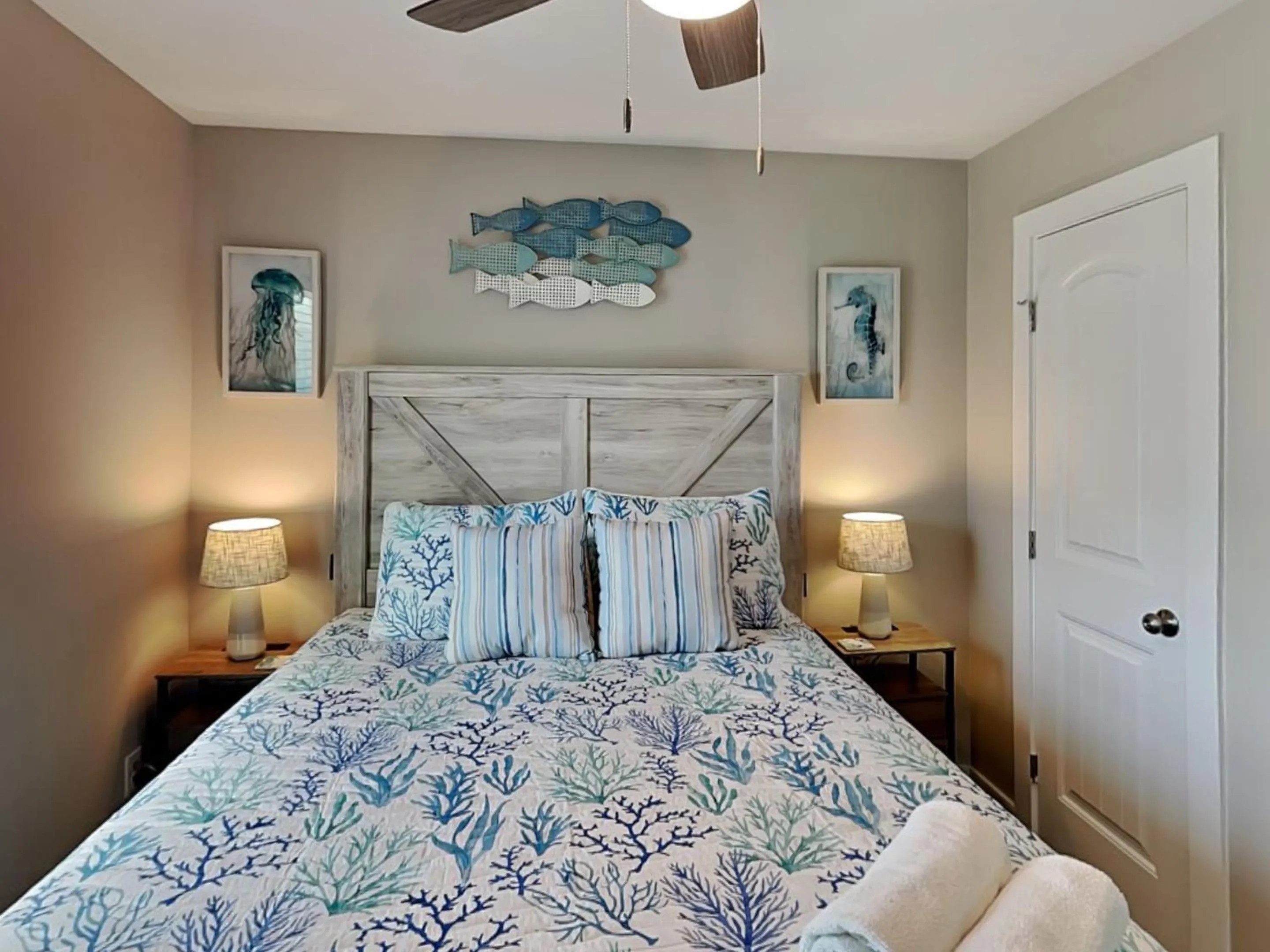 Property building, Bed in The Blue Heron