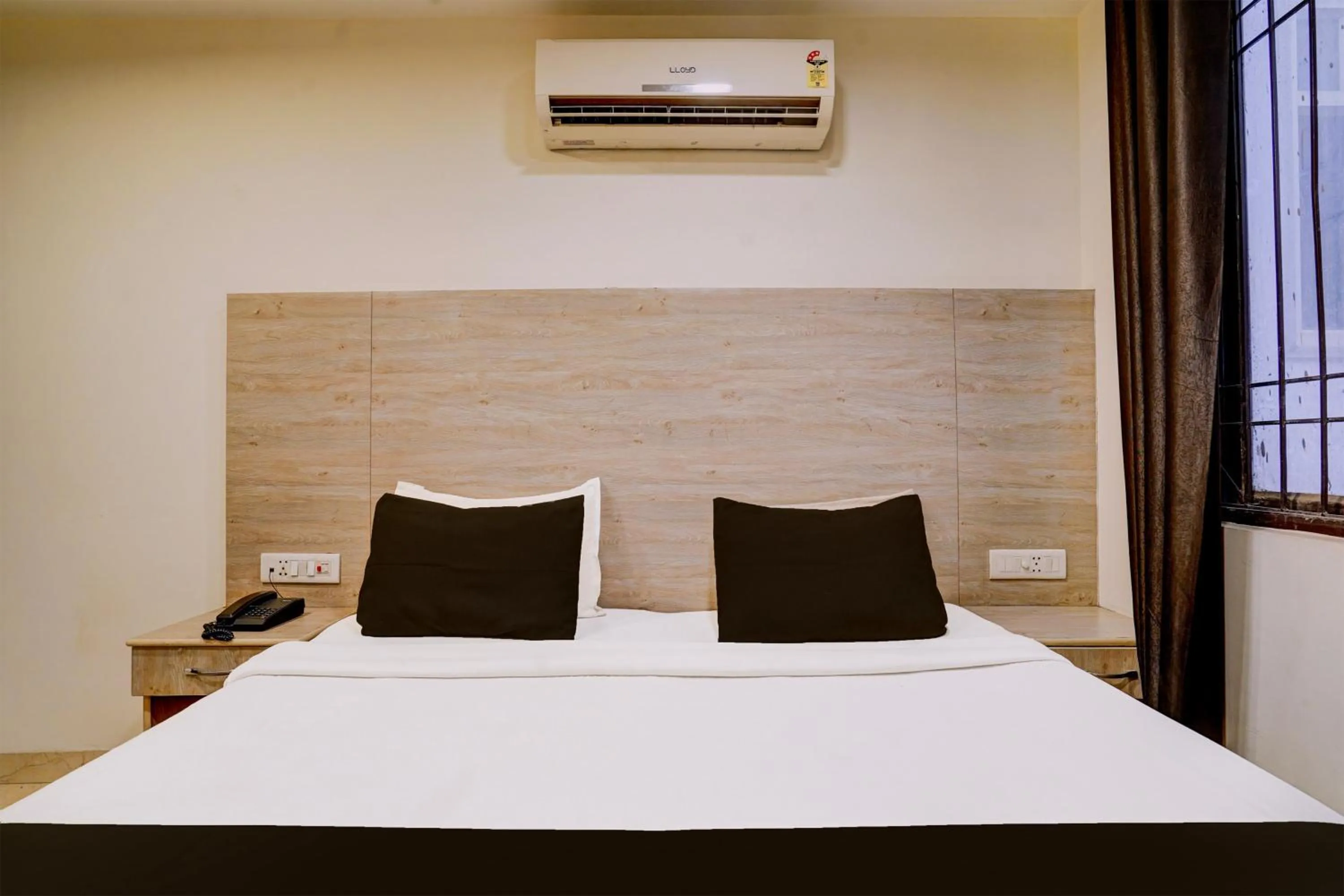 Bedroom, Bed in Hotel O Delhi Airport Stay