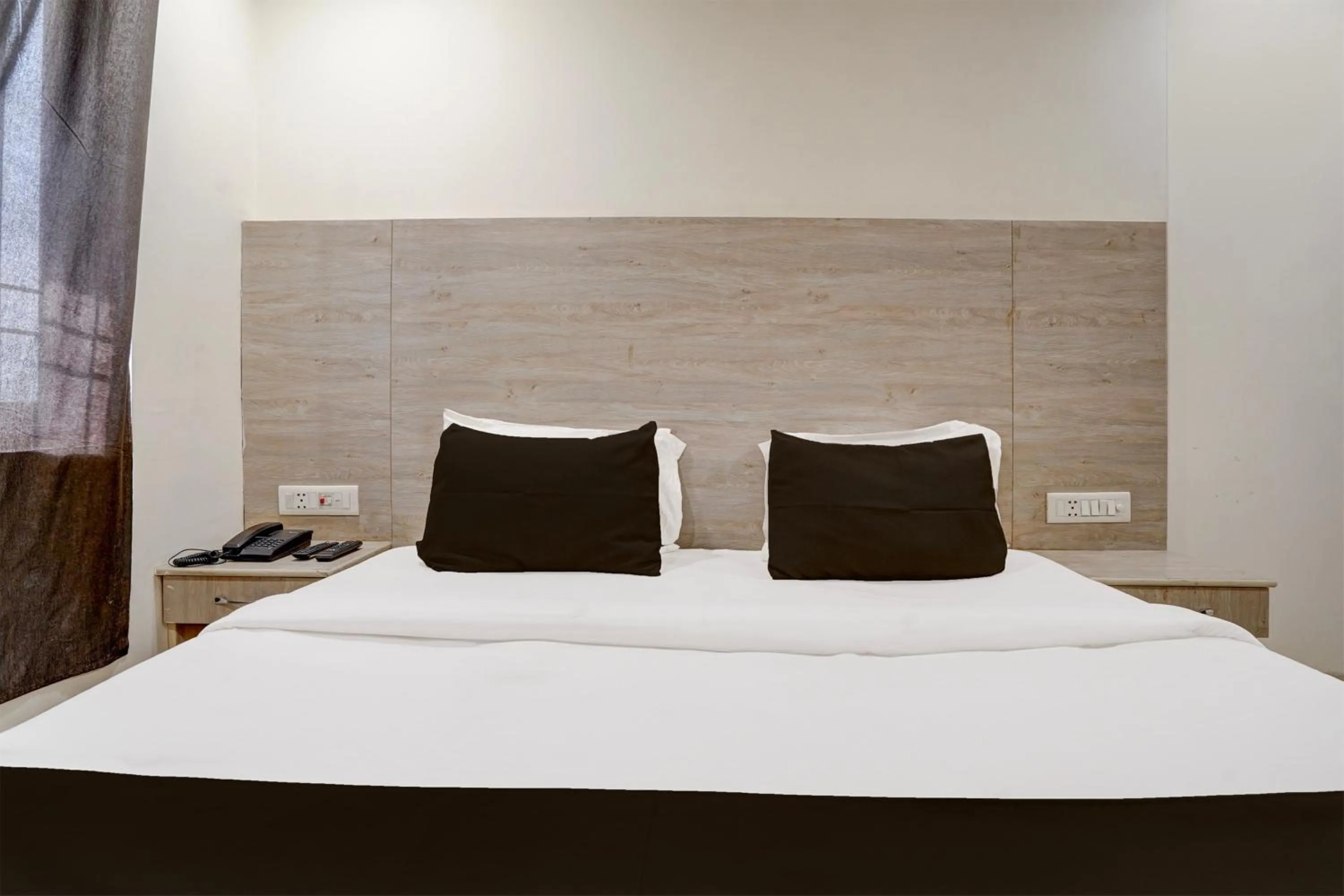 Bedroom, Bed in Hotel O Delhi Airport Stay