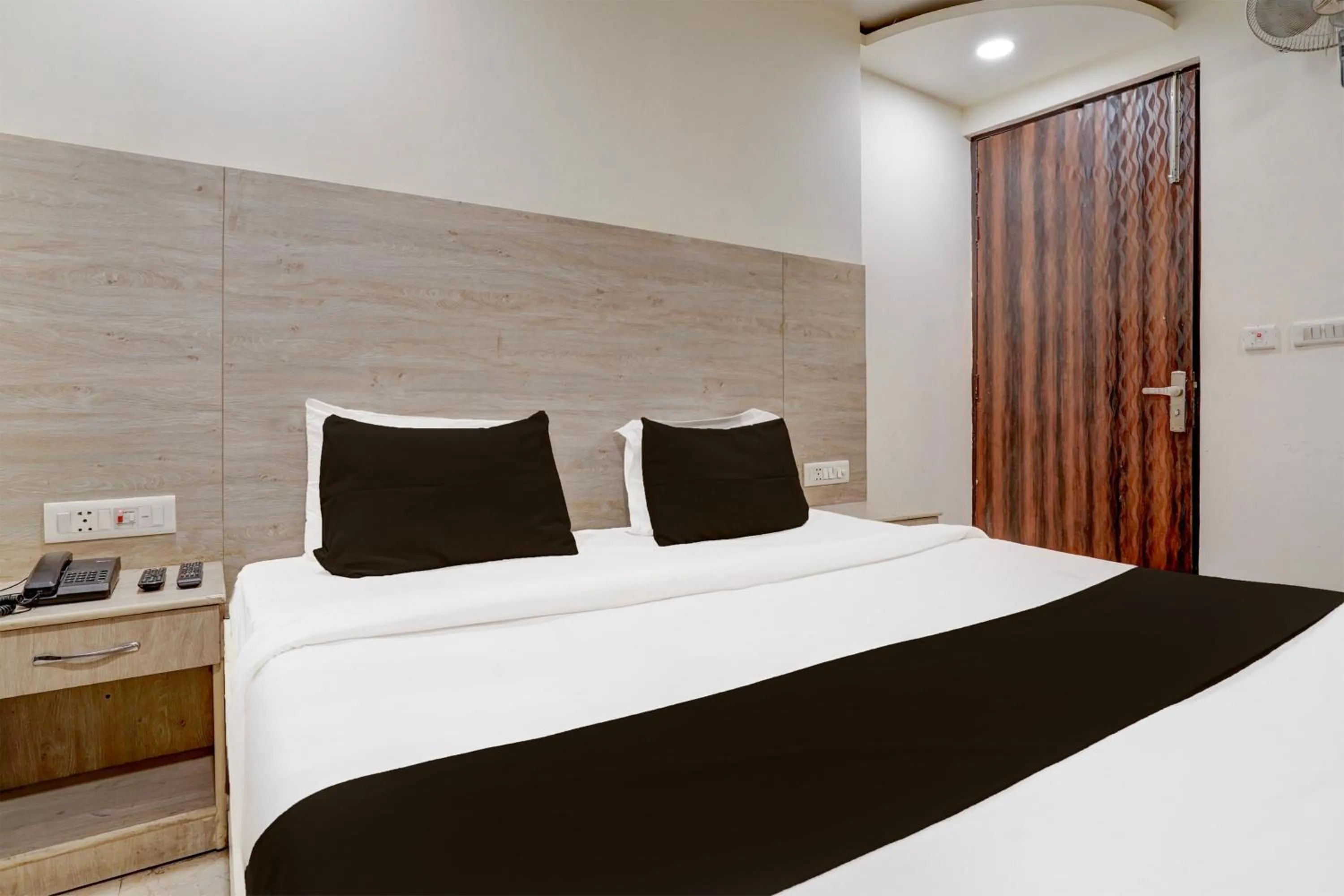 Bedroom, Bed in Hotel O Delhi Airport Stay