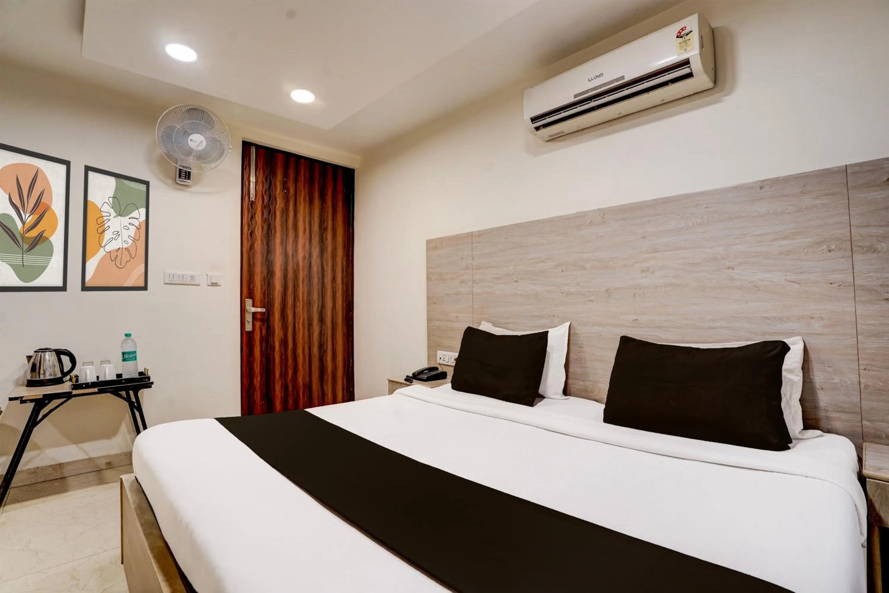 Bedroom, Bed in Hotel O Delhi Airport Stay