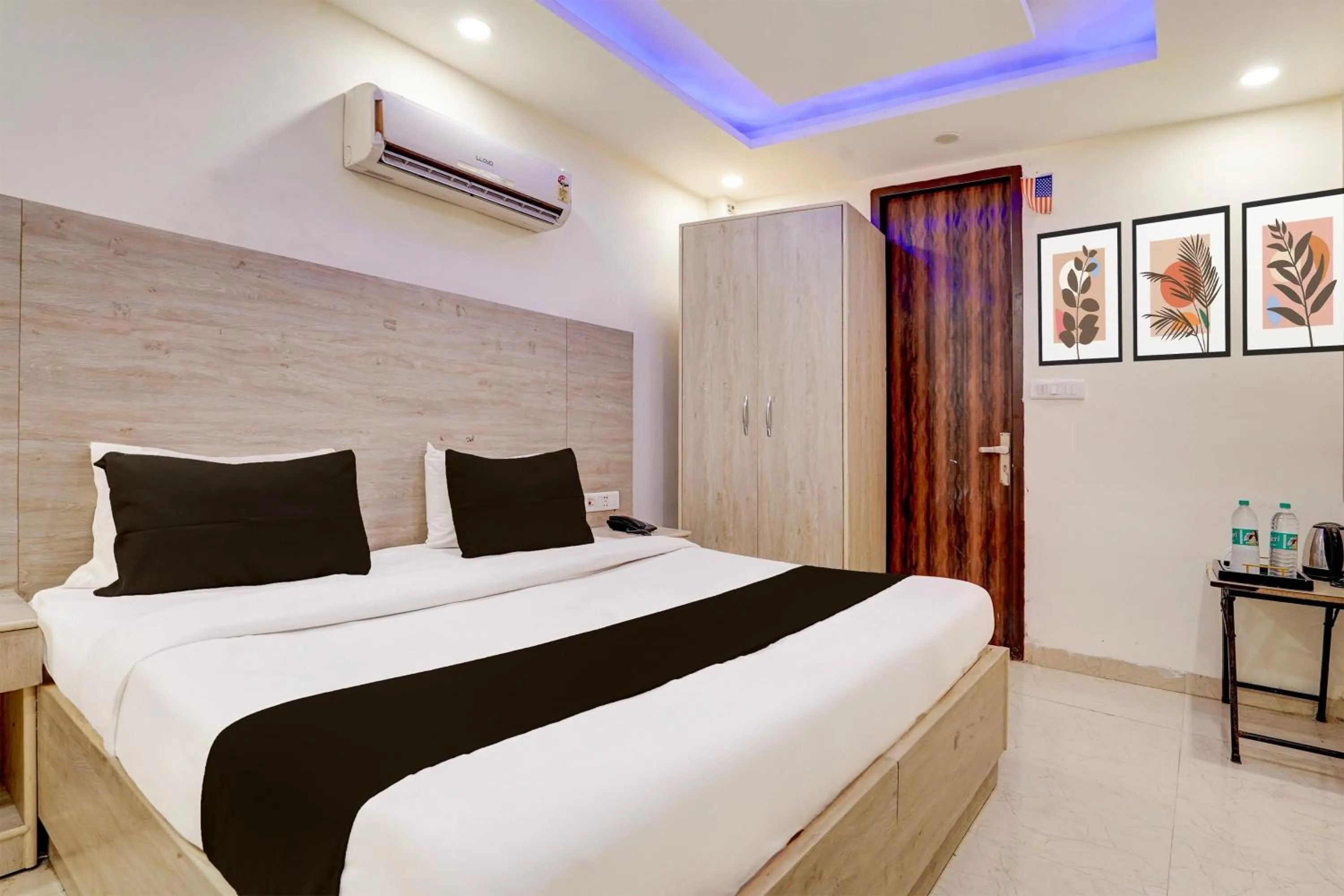 Bedroom, Bed in Hotel O Delhi Airport Stay