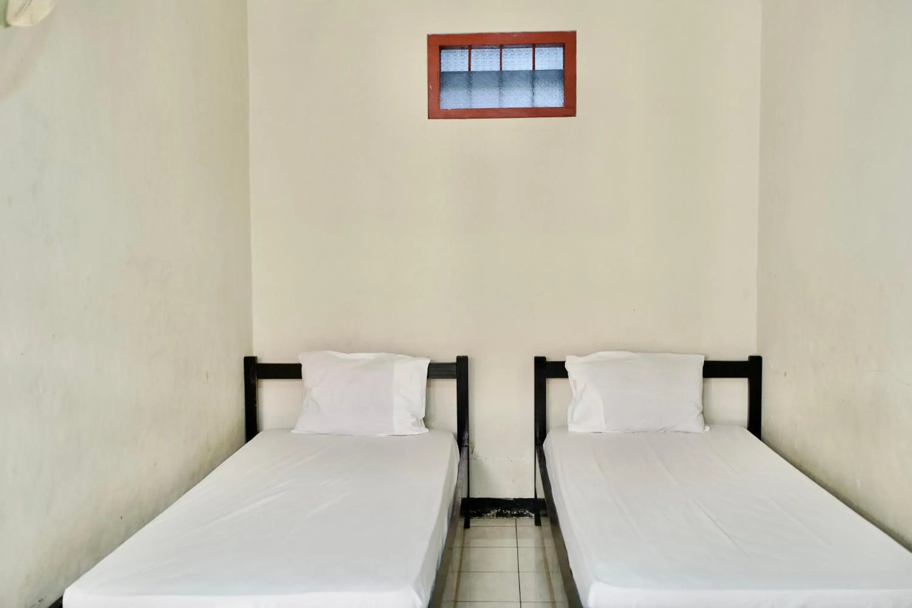 Twin Room with Shared Bathroom in Garuda Setia Hotel Twin Room with Shared Bathroom in Garuda Setia Hotel