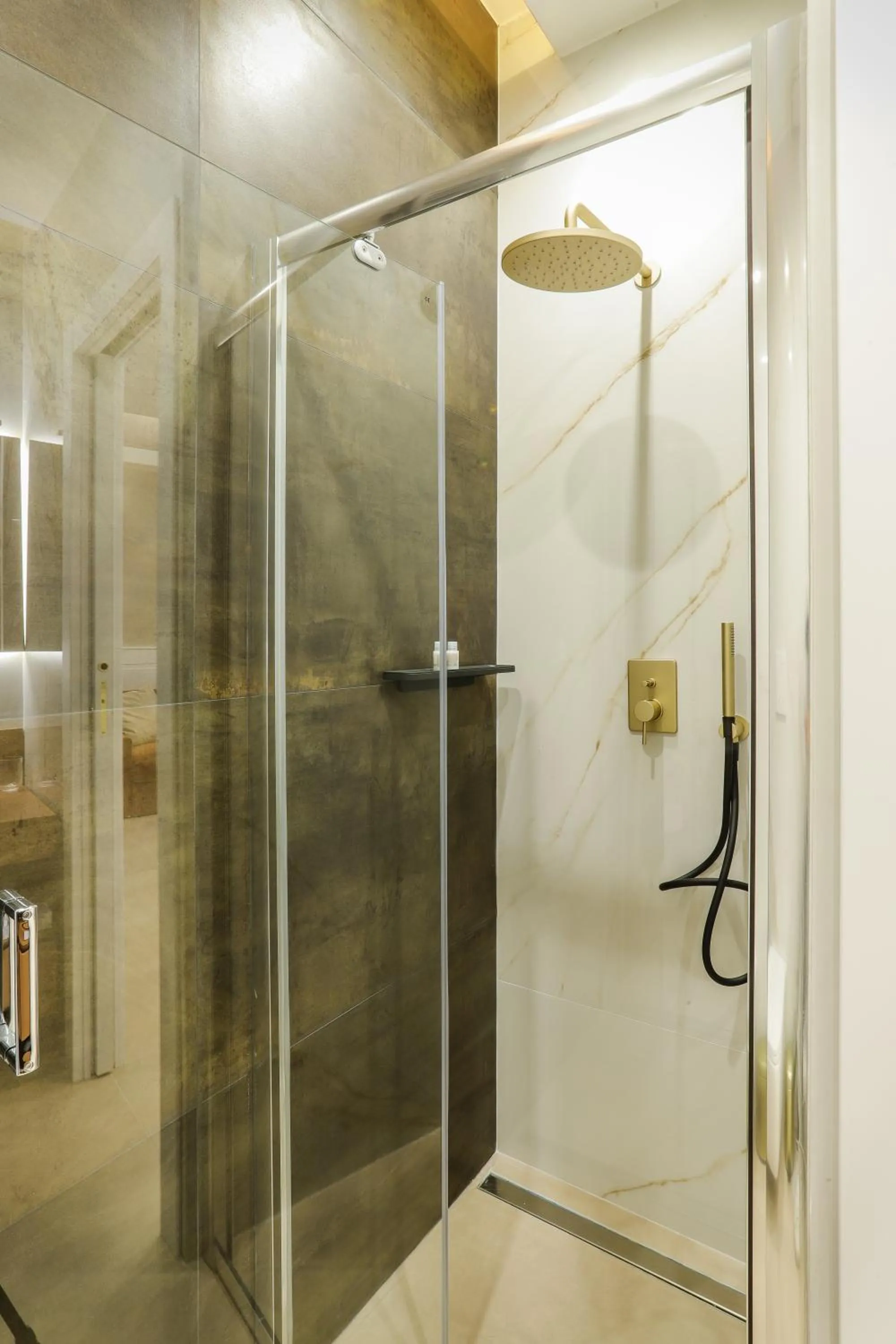 Shower in Conte Relais Suite