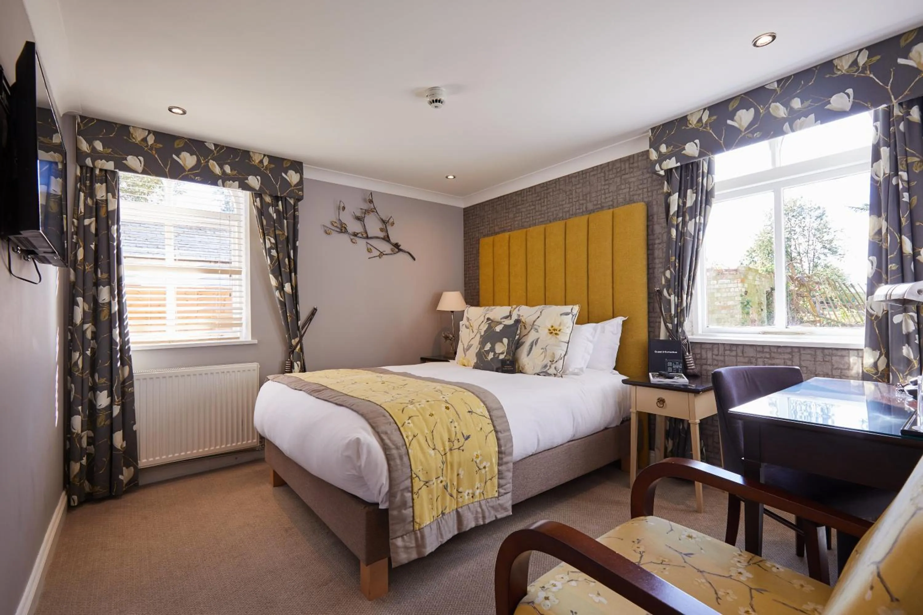 Bedroom, Bed in WorldHotels Distinctive Woughton House Hotel