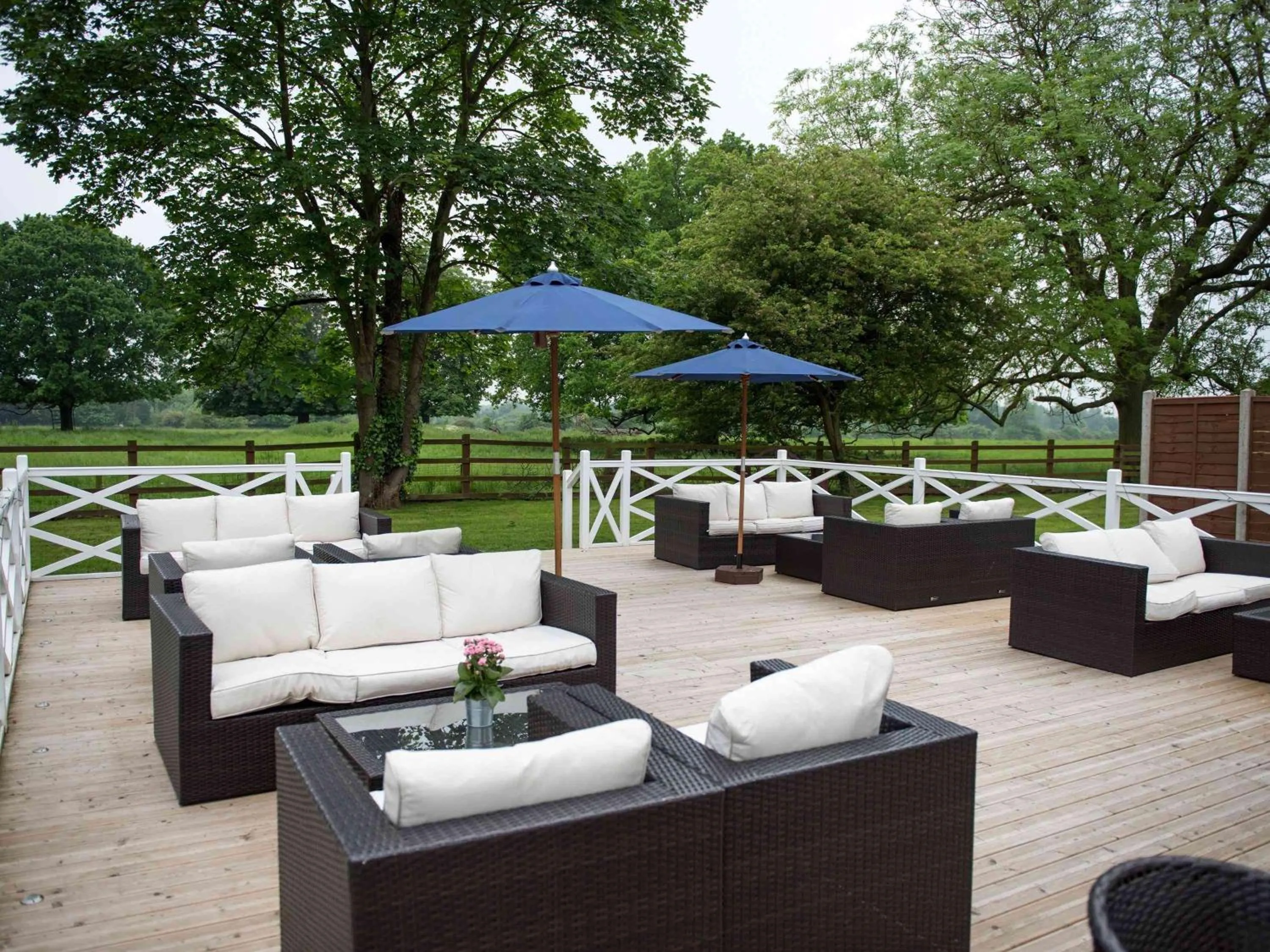 Lounge or bar in WorldHotels Distinctive Woughton House Hotel