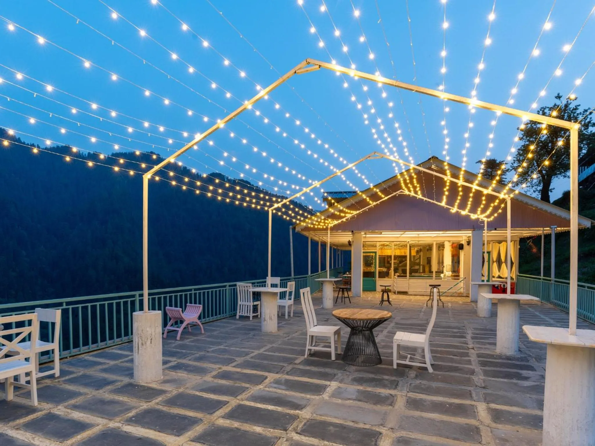 Patio in Moustache Shoja, Jibhi