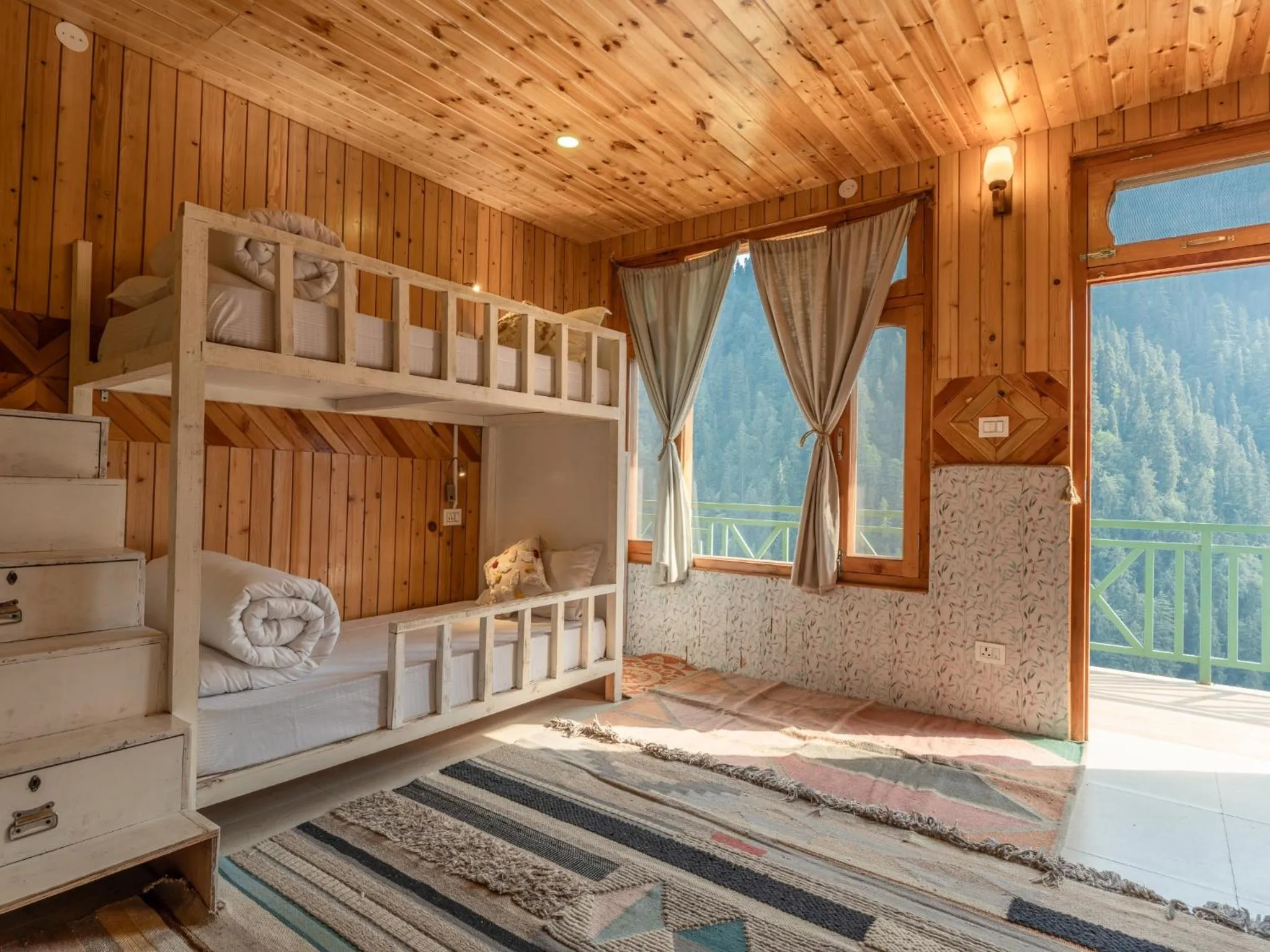 Photo of the whole room, Bed in Moustache Shoja, Jibhi