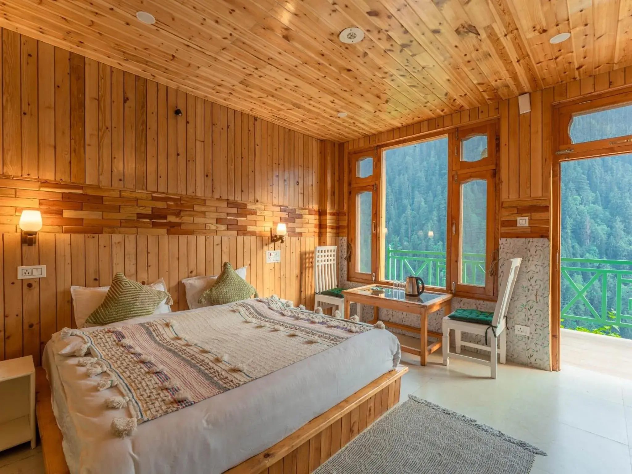 Budget Double Room in Moustache Shoja, Jibhi Budget Double Room in Moustache Shoja, Jibhi