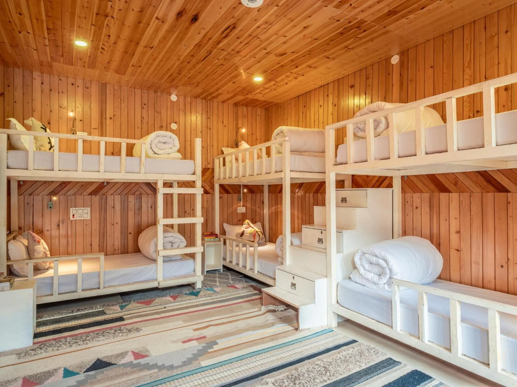 Photo of the whole room, Bed in Moustache Shoja, Jibhi