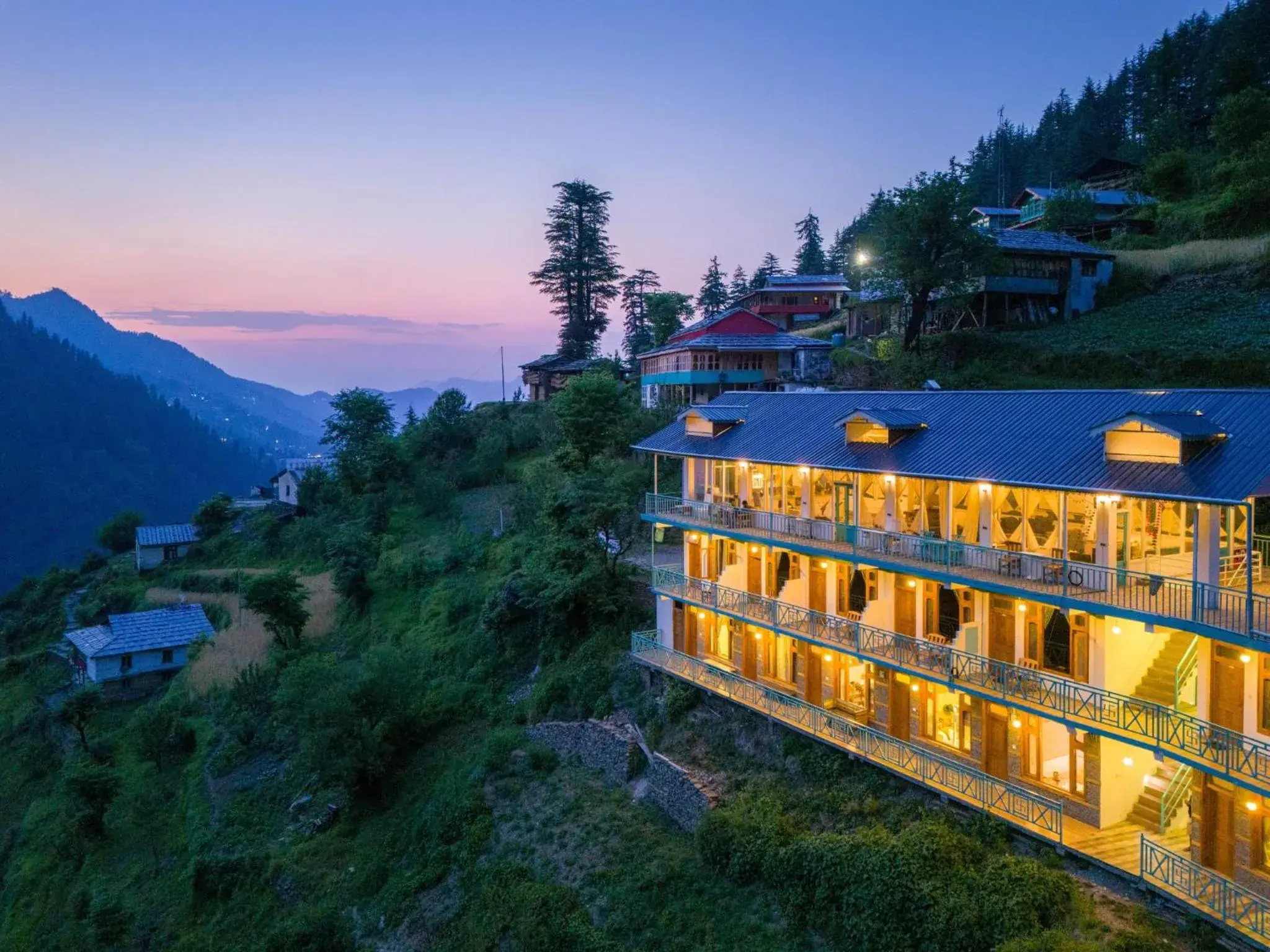 Moustache Shoja, Jibhi Moustache Shoja, Jibhi