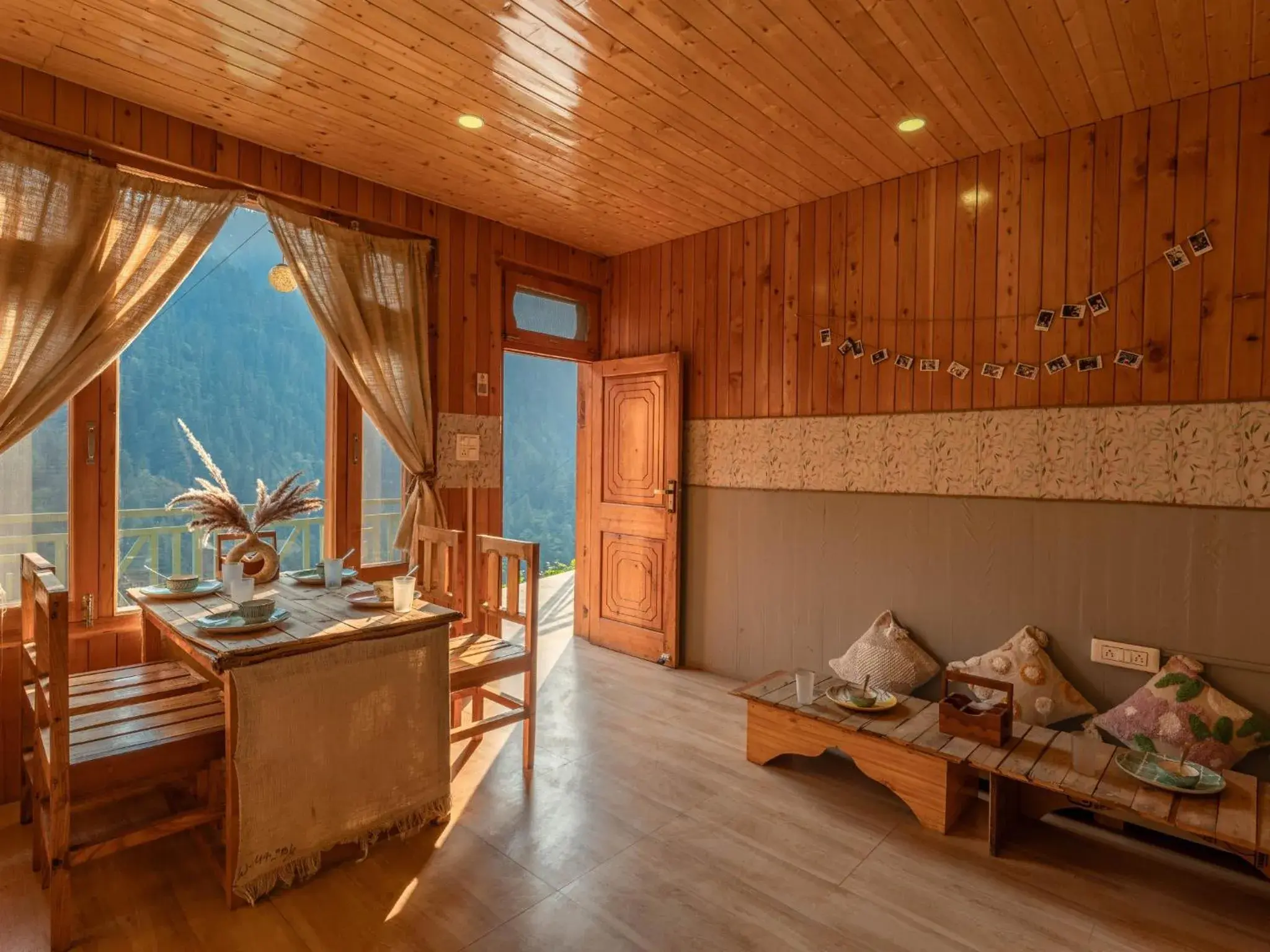 Restaurant/places to eat in Moustache Shoja, Jibhi Restaurant/places to eat in Moustache Shoja, Jibhi