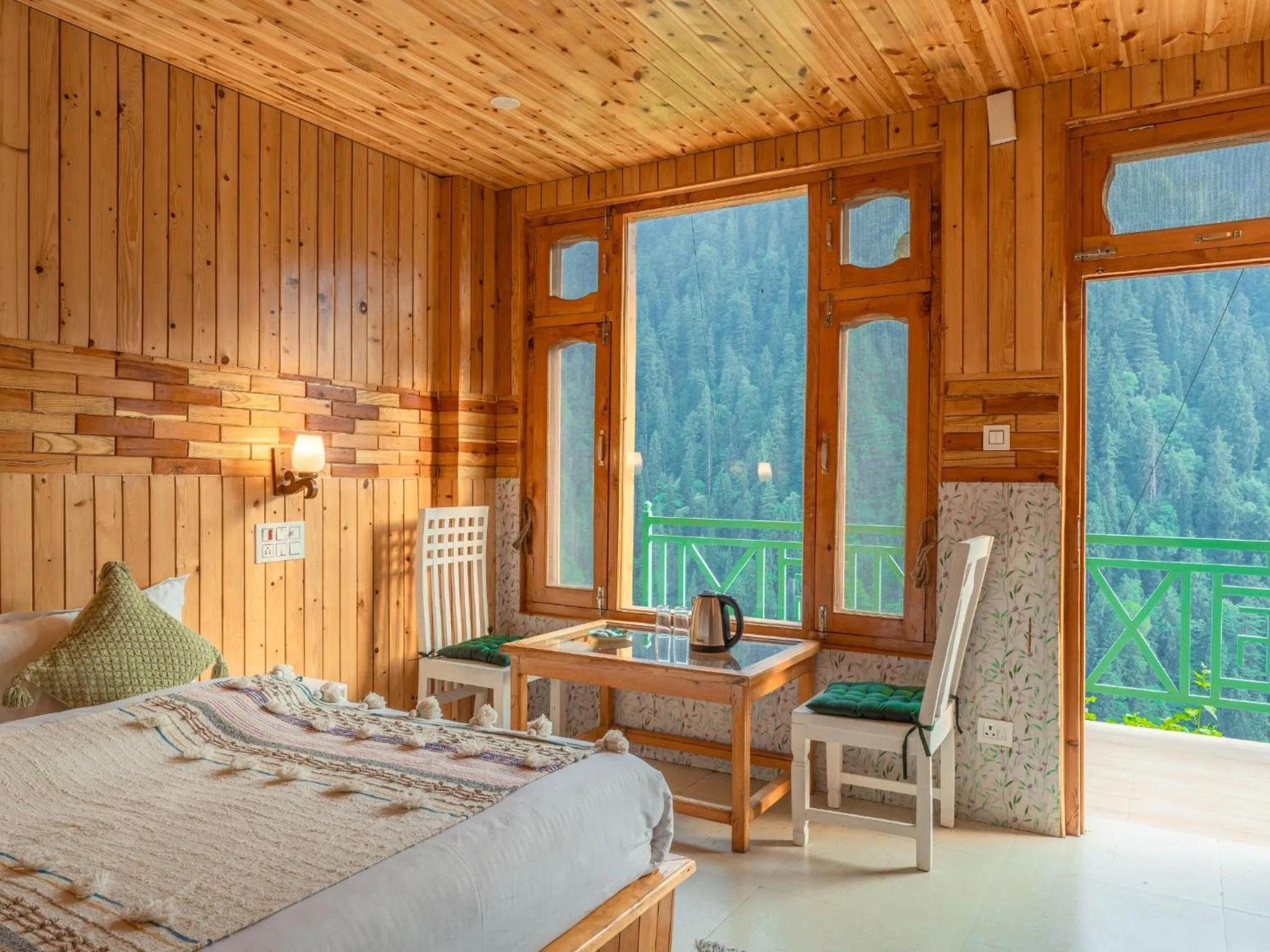 Bed in Moustache Shoja, Jibhi