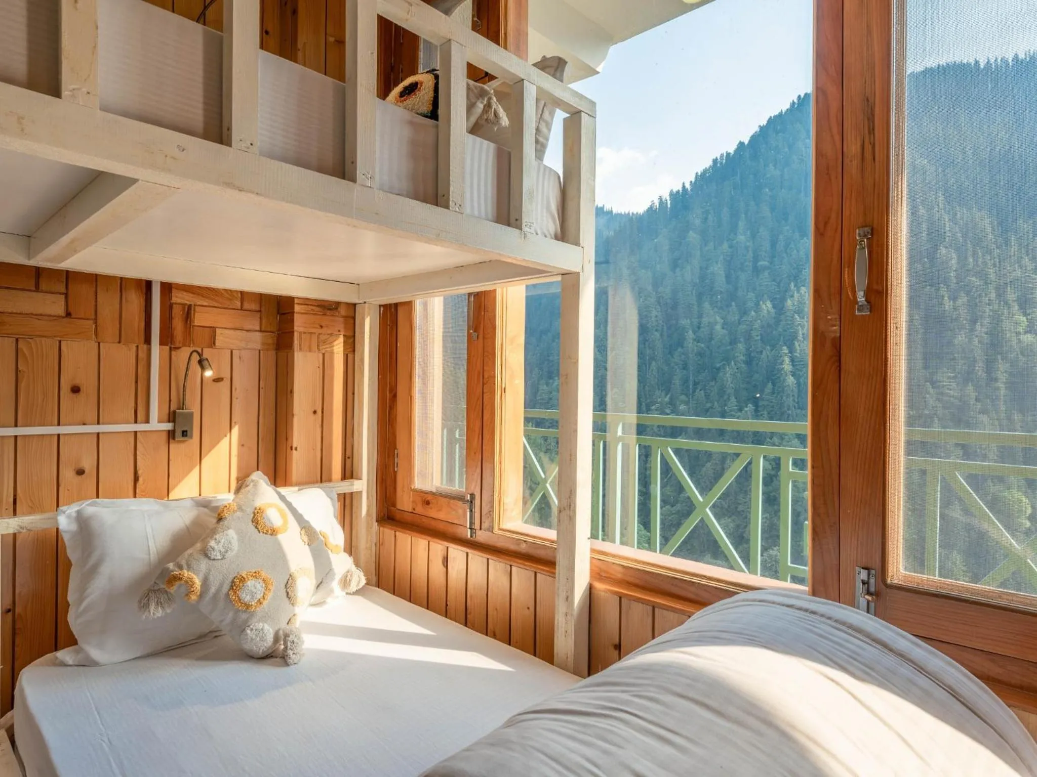 Bed in Moustache Shoja, Jibhi