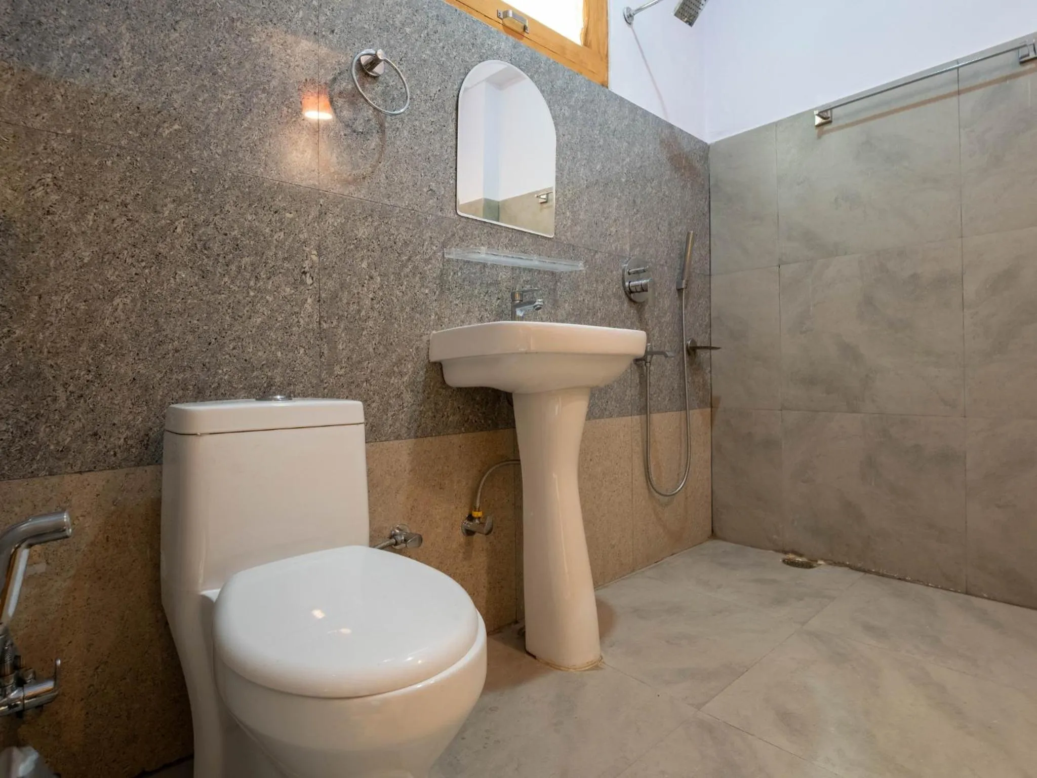 Shower in Moustache Shoja, Jibhi