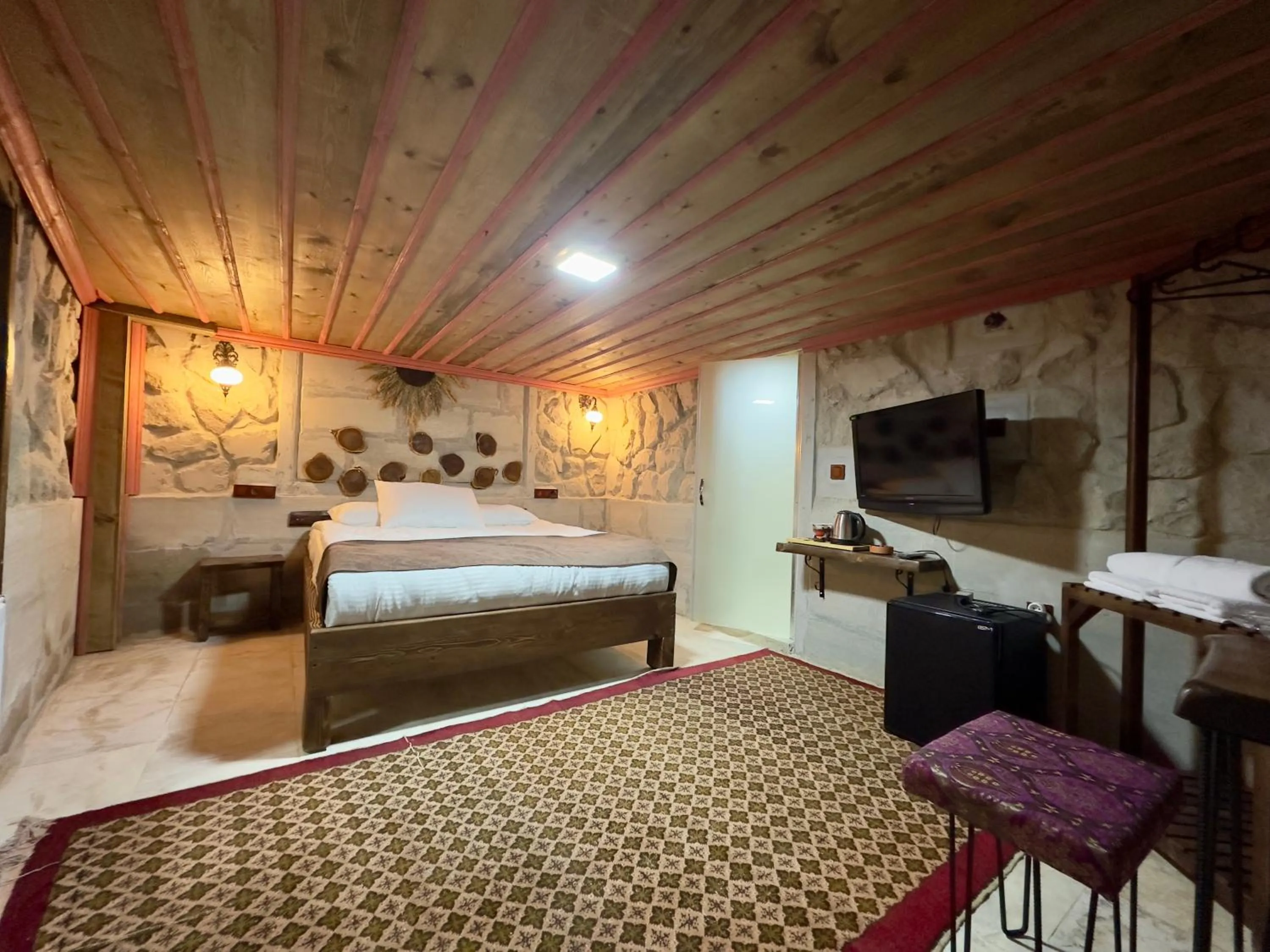 Bedroom, Bed in Almula Cave