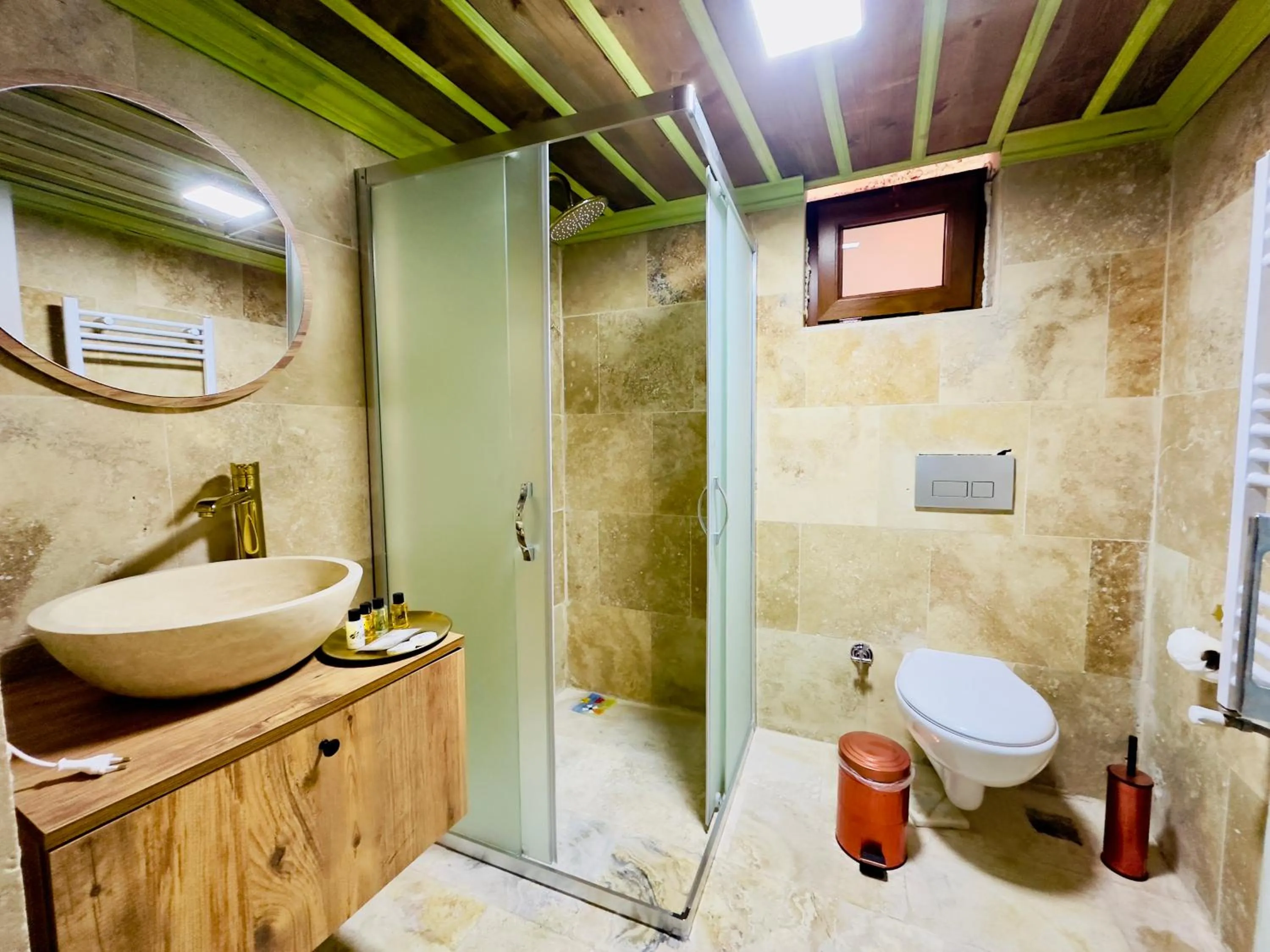 Shower in Almula Cave