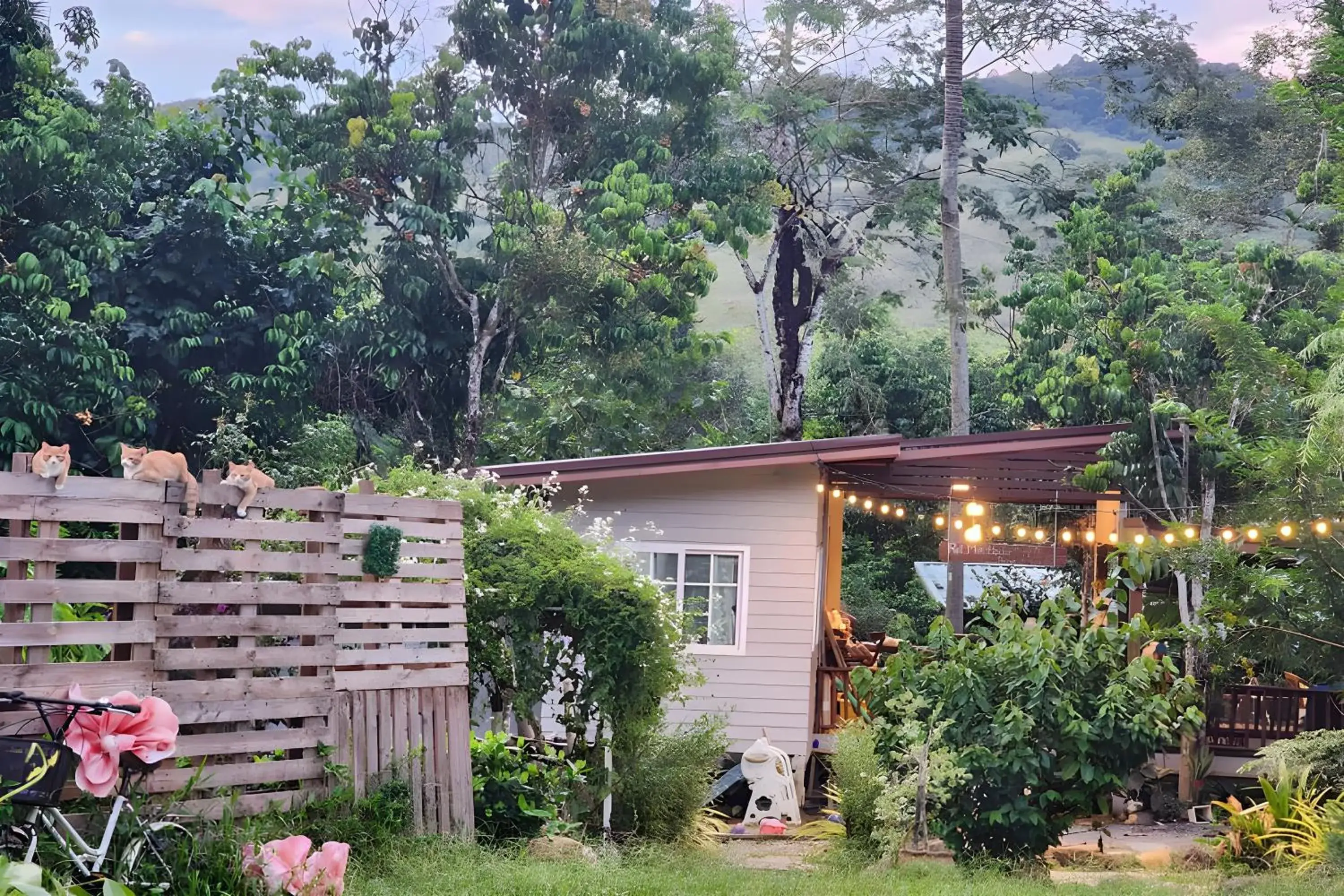 Property building in Rat Min House Property building in Rat Min House