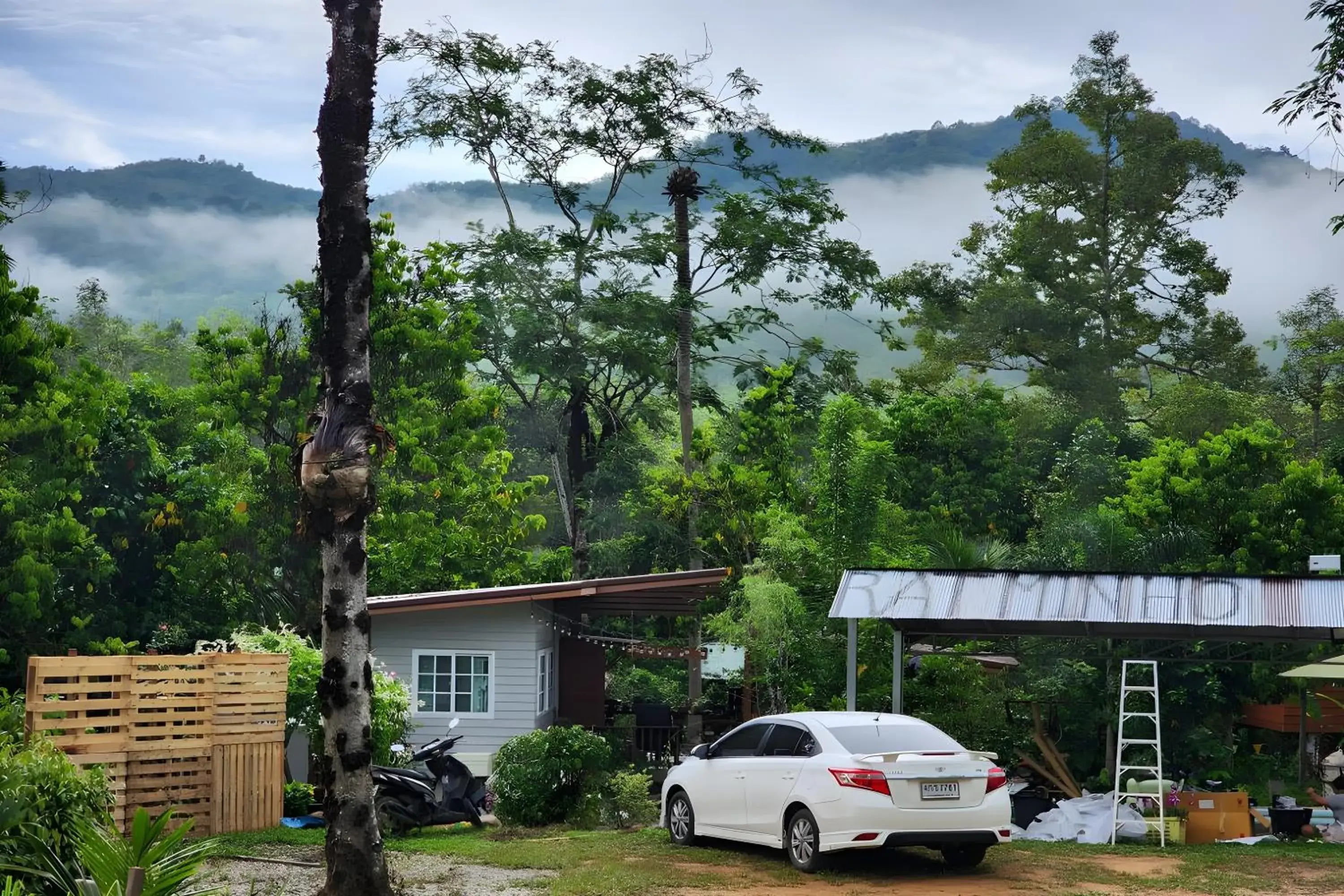 Property building in Rat Min House Property building in Rat Min House