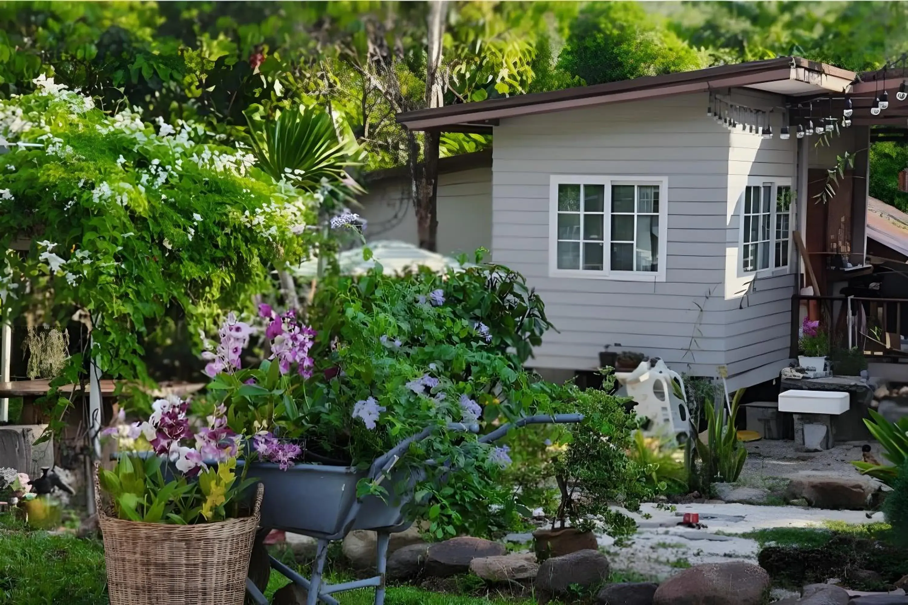 Property building in Rat Min House Property building in Rat Min House