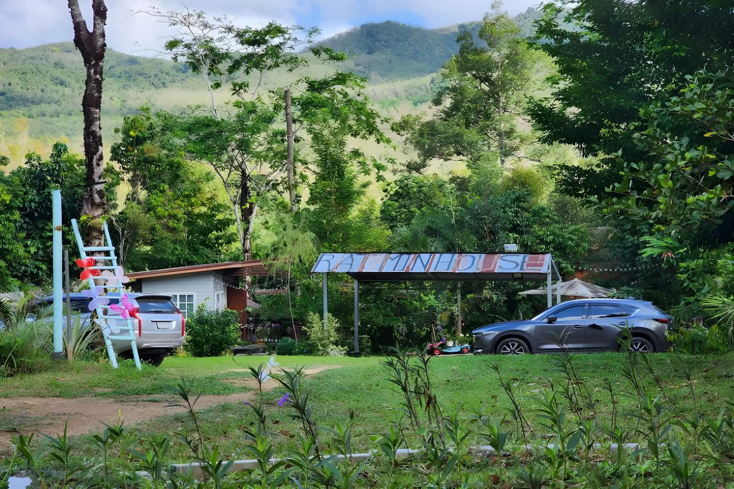 Property building in Rat Min House Property building in Rat Min House