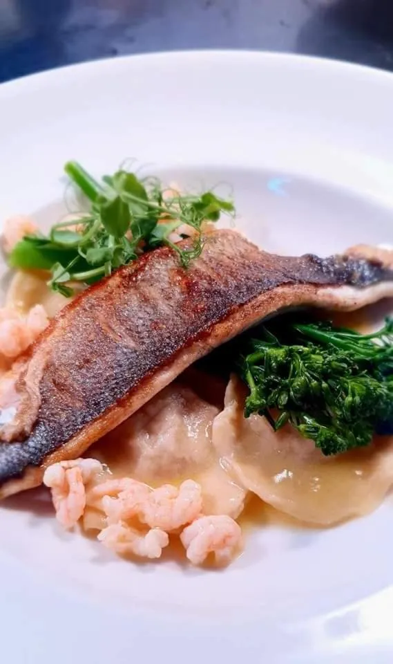 Restaurant/places to eat in The Walnut Tree Hotel