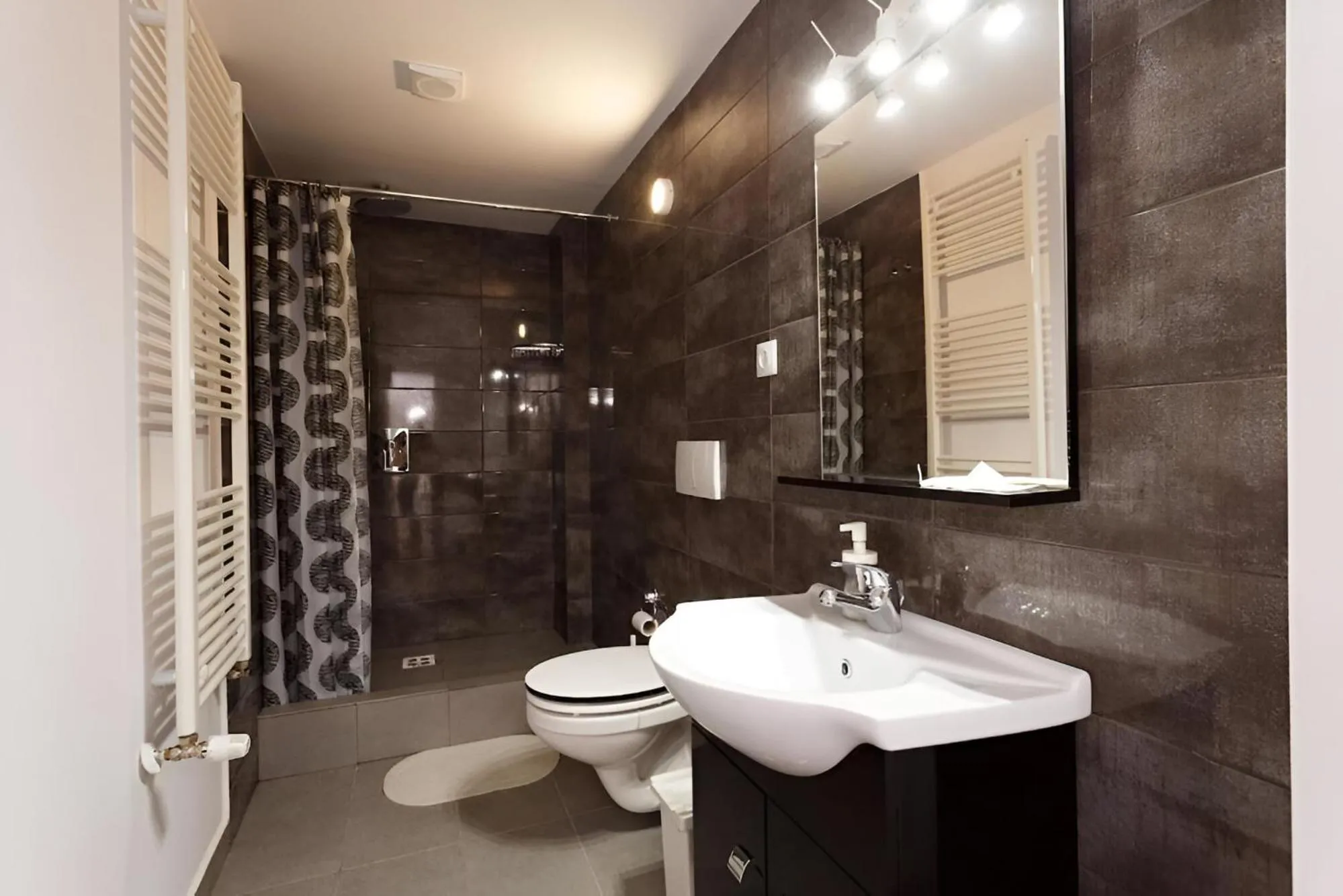 Bathroom in Csiki Hotel