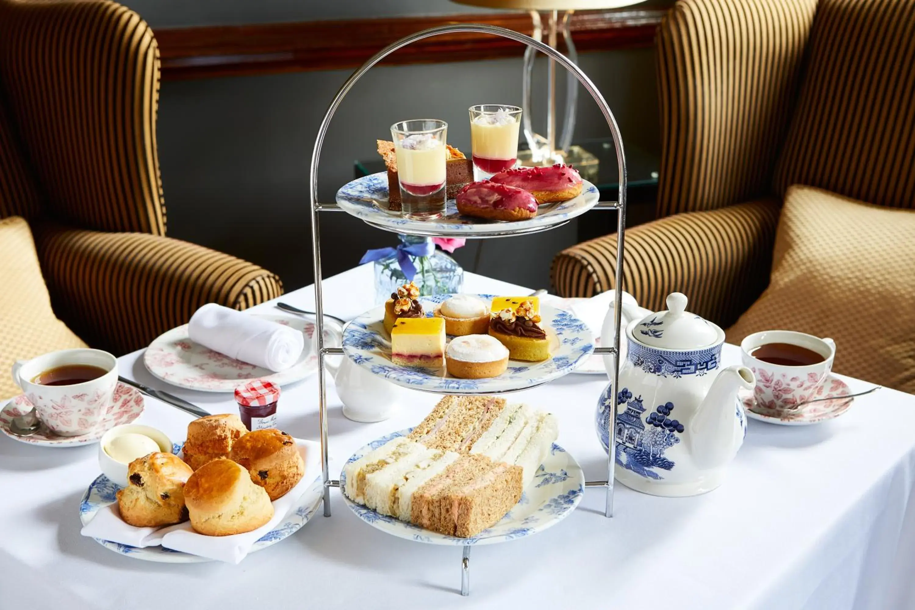 Lounge or bar in Macdonald Hill Valley Hotel, Spa & Golf Resort Lounge or bar in Macdonald Hill Valley Hotel, Spa & Golf Resort