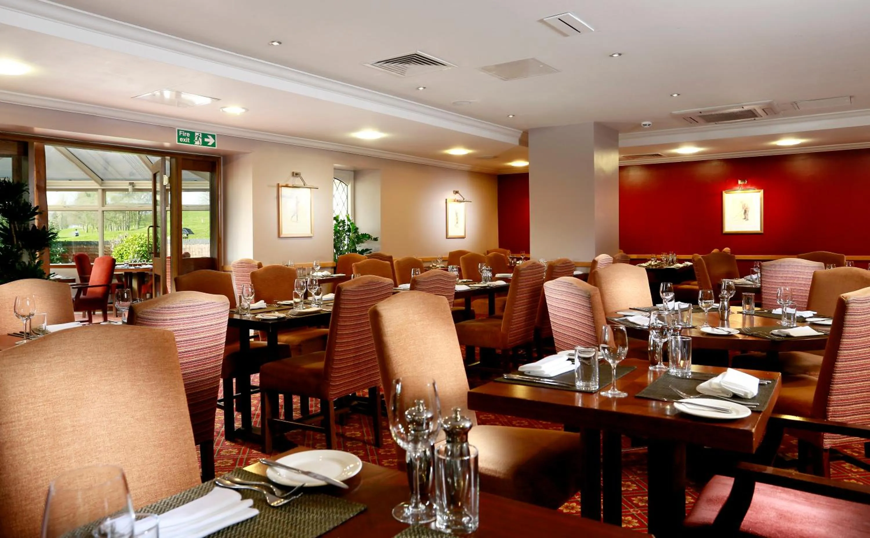 Restaurant/places to eat in Macdonald Hill Valley Hotel, Spa & Golf Resort