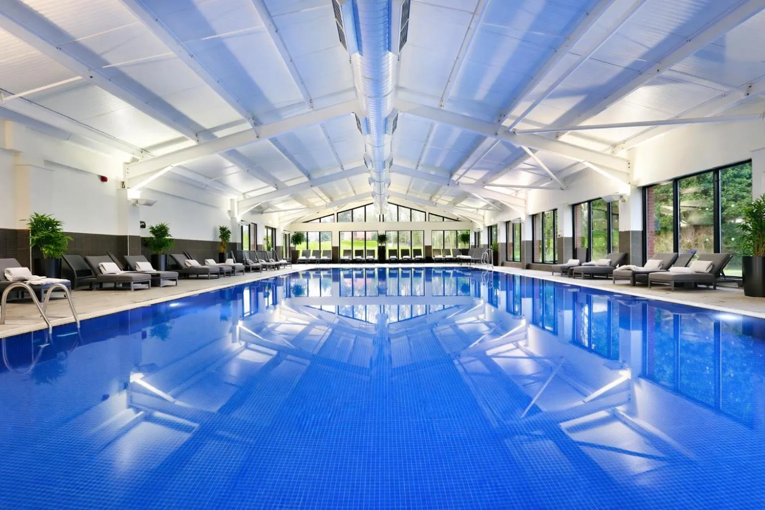 Swimming pool in Macdonald Hill Valley Hotel, Spa & Golf Resort